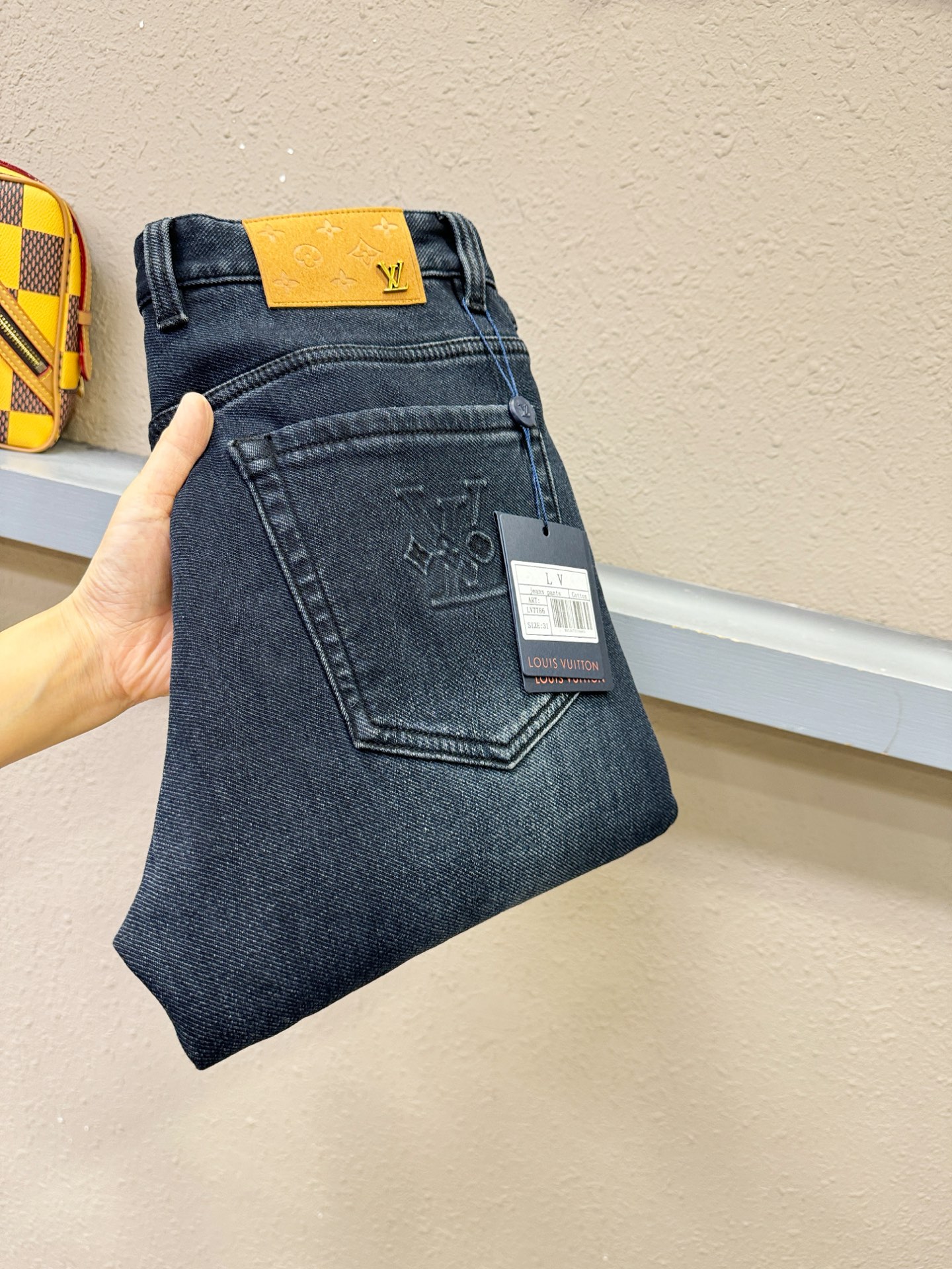 加绒款 LV路易威登 2025专柜新品，原版牛仔裤 加绒加厚保暖，原版重工打造，品牌经典LOGO设计，三