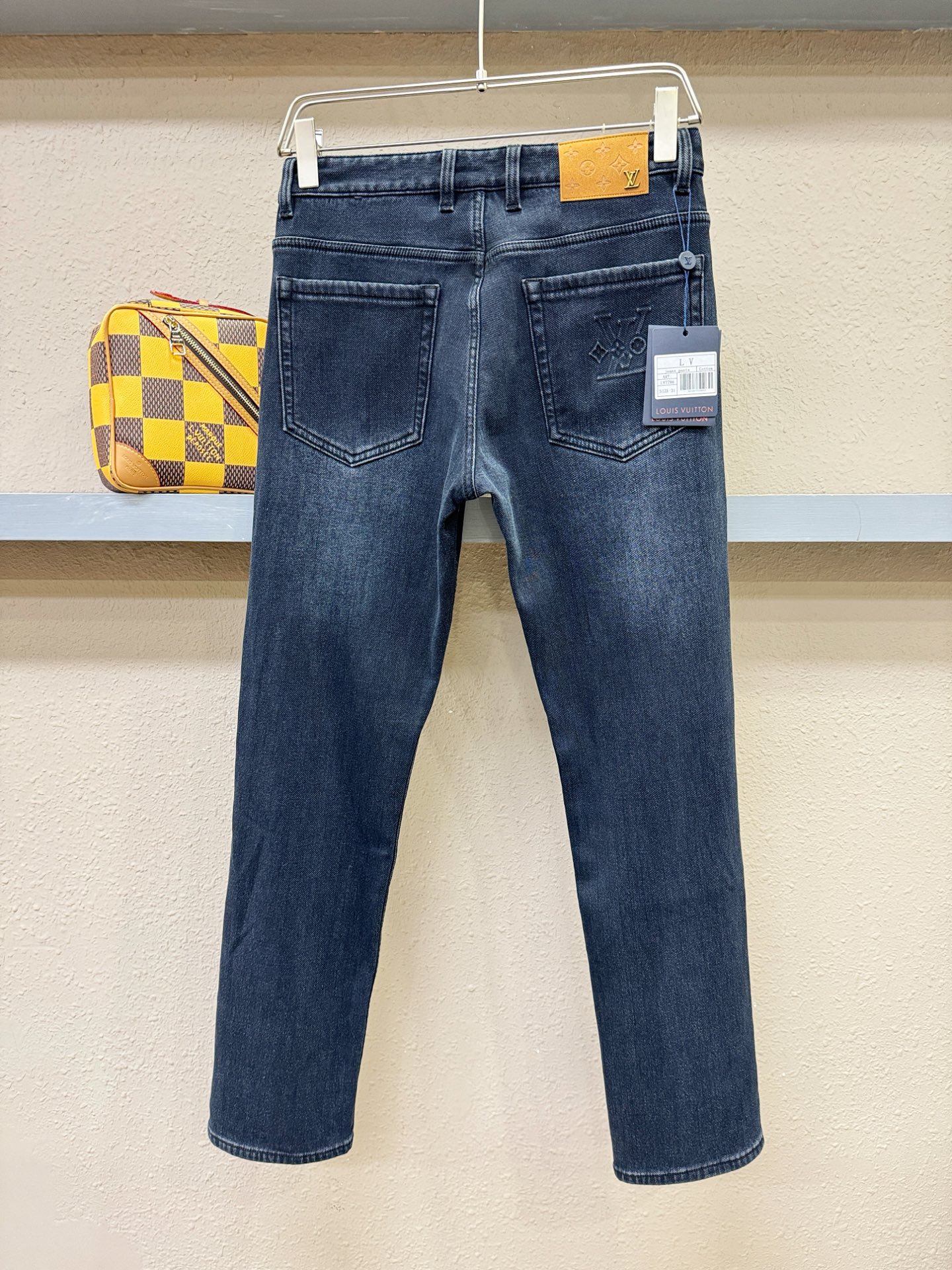 加绒款 LV路易威登 2025专柜新品，原版牛仔裤 加绒加厚保暖，原版重工打造，品牌经典LOGO设计，三