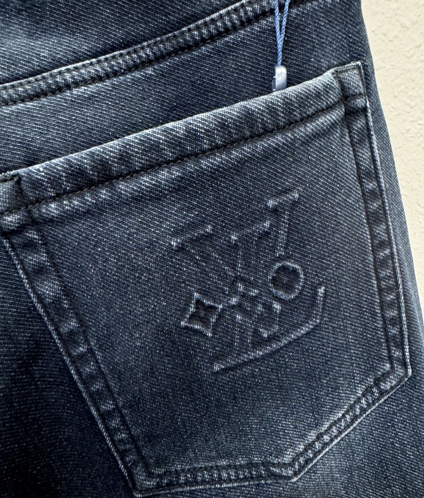 加绒款 LV路易威登 2025专柜新品，原版牛仔裤 加绒加厚保暖，原版重工打造，品牌经典LOGO设计，三