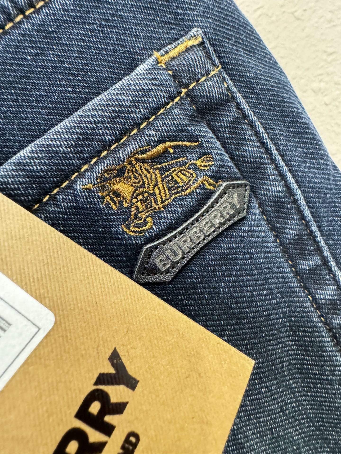 加绒款 BURBERRY巴宝莉 2025专柜新品，原版牛仔裤 加绒加厚保暖，原版重工打造，品牌经典LOG