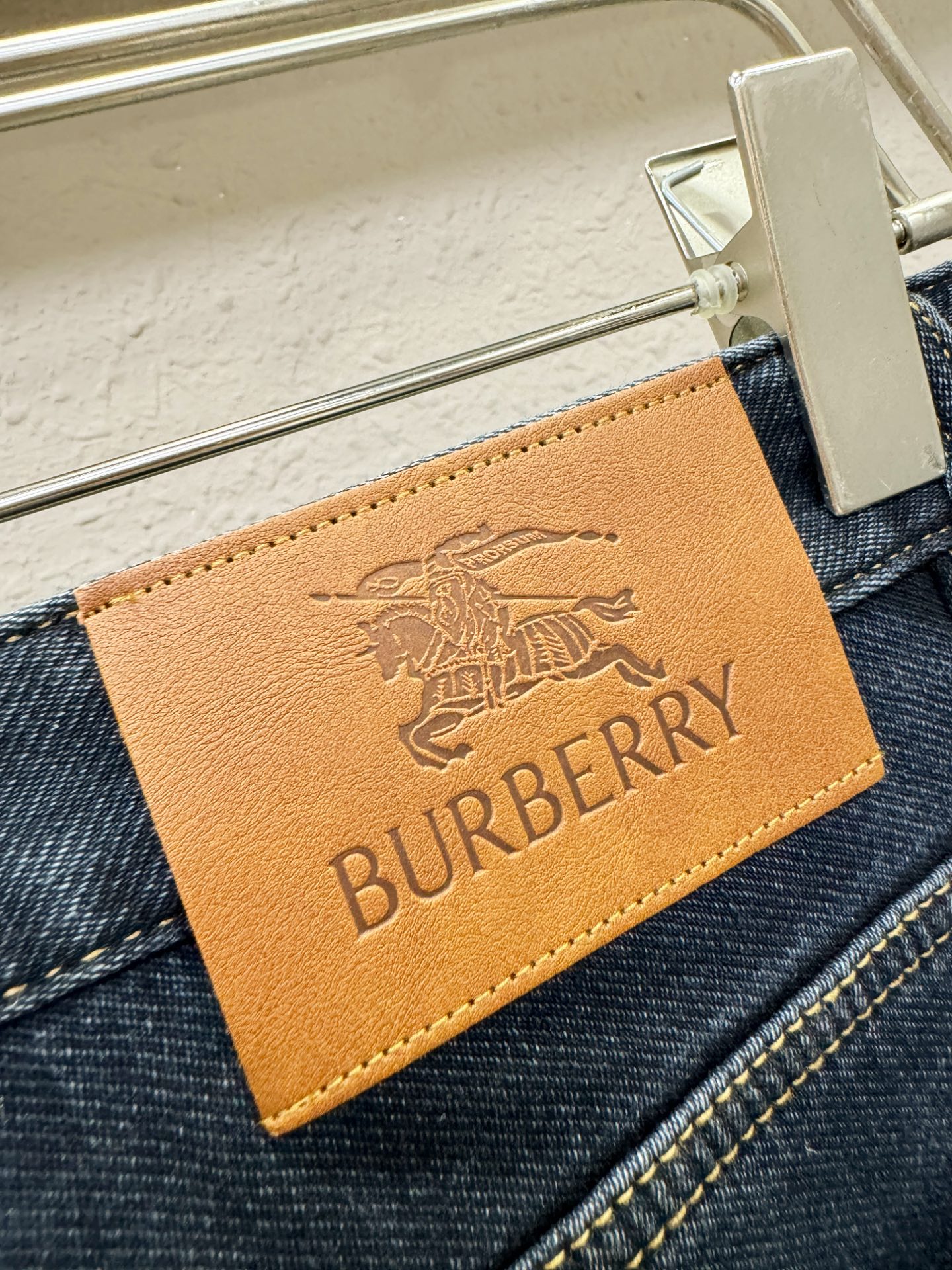 加绒款 BURBERRY巴宝莉 2025专柜新品，原版牛仔裤 加绒加厚保暖，原版重工打造，品牌经典LOG