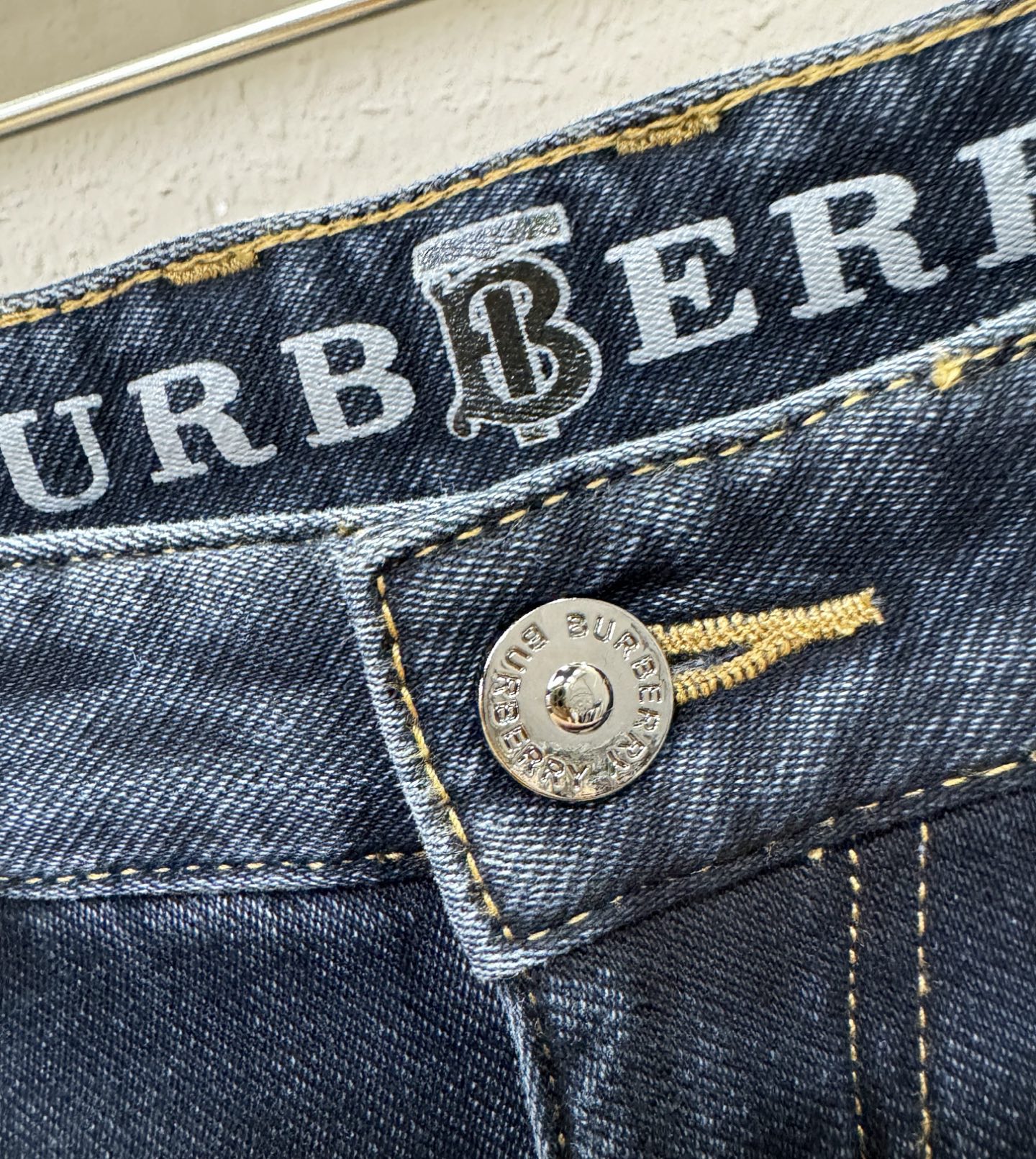 加绒款 BURBERRY巴宝莉 2025专柜新品，原版牛仔裤 加绒加厚保暖，原版重工打造，品牌经典LOG