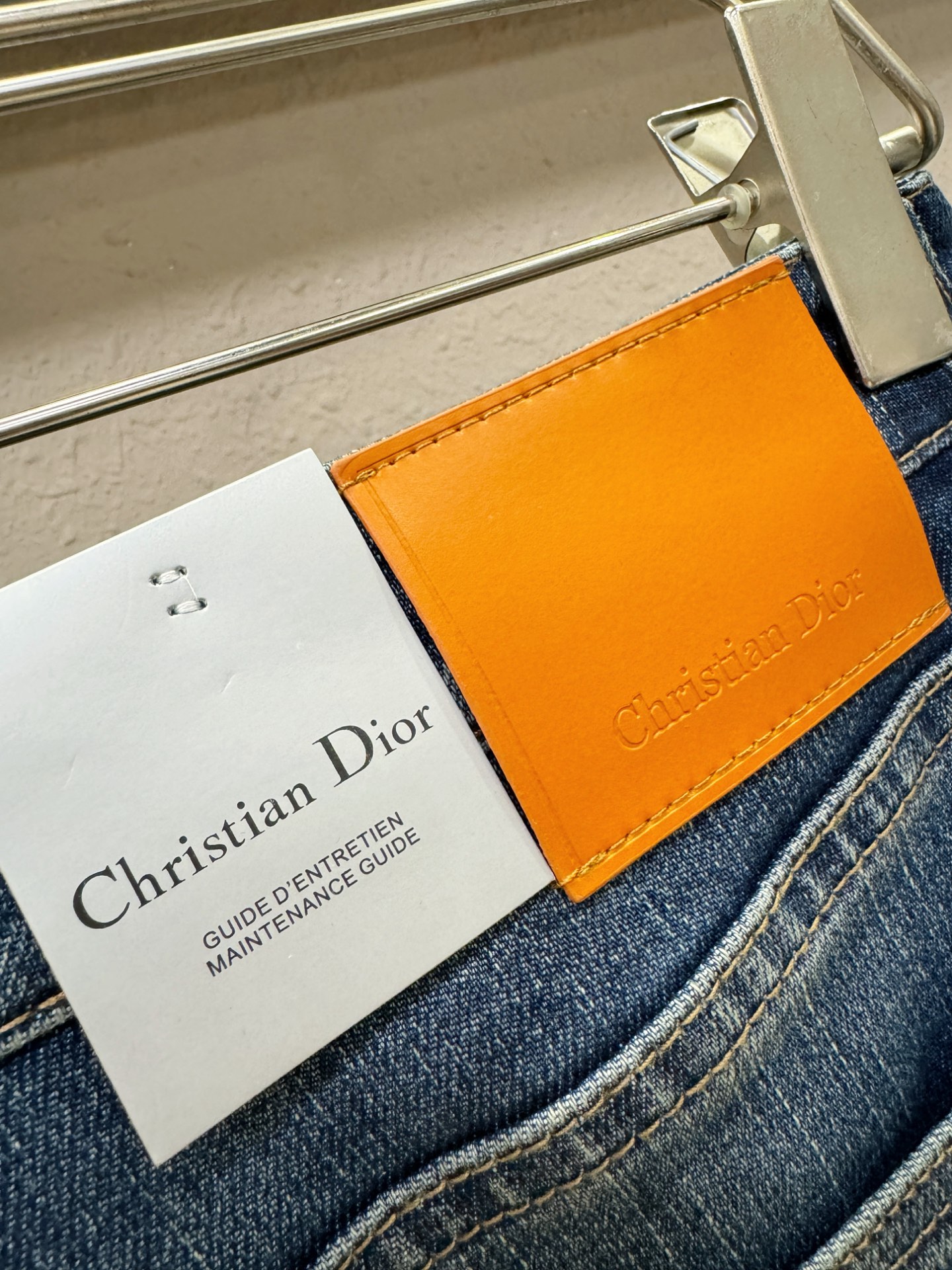 Dior迪奥 2025专柜新品，原版牛仔裤 原版重工打造，品牌经典LOGO设计，三标齐全！原版五金辅料。