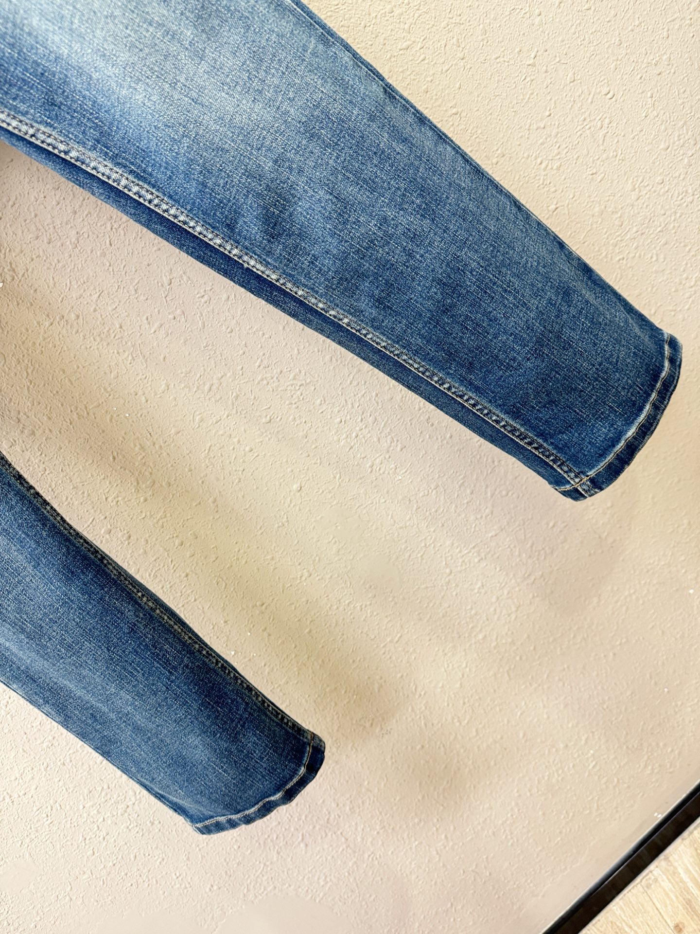 Dior迪奥 2025专柜新品，原版牛仔裤 原版重工打造，品牌经典LOGO设计，三标齐全！原版五金辅料。