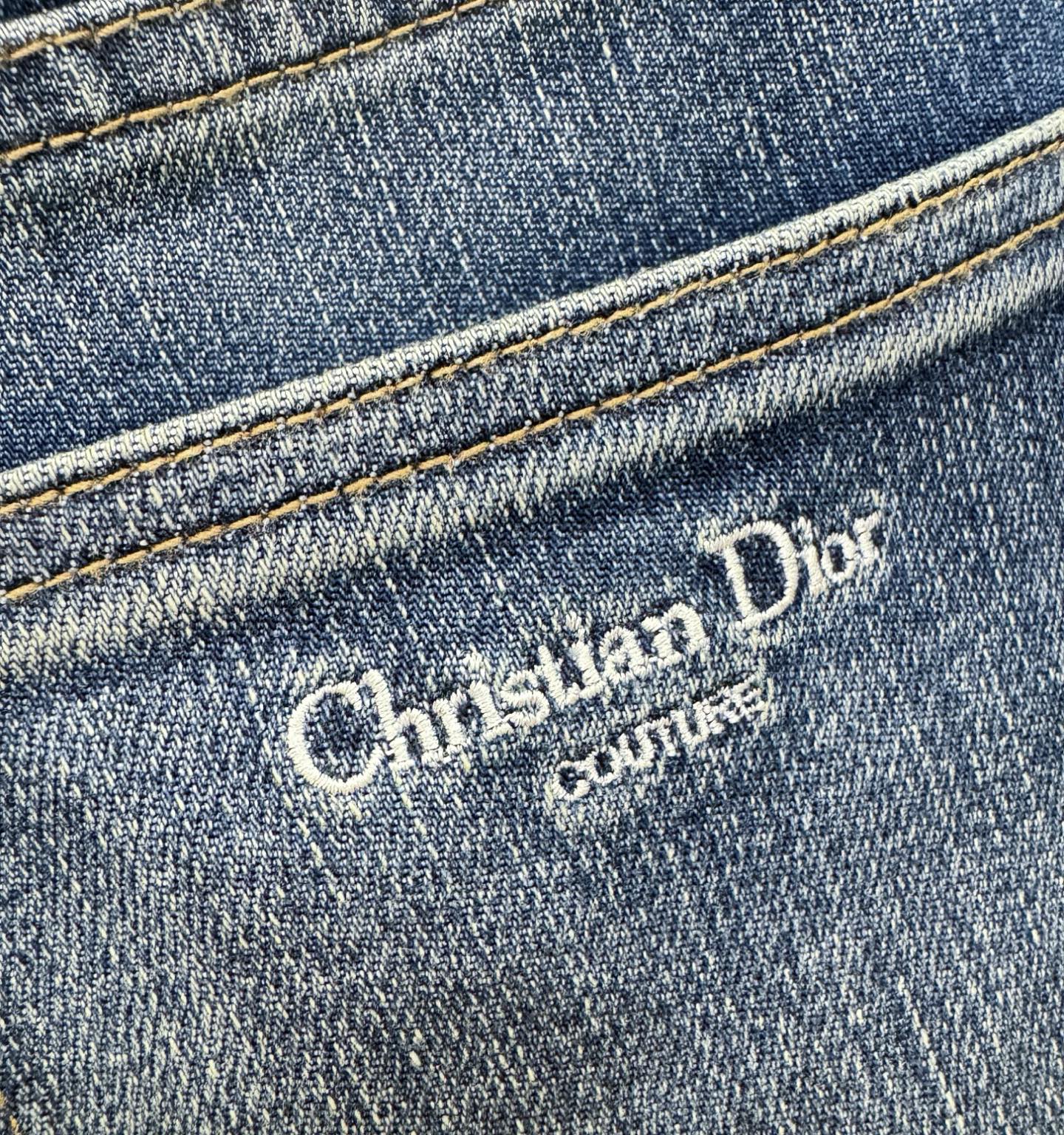 Dior迪奥 2025专柜新品，原版牛仔裤 原版重工打造，品牌经典LOGO设计，三标齐全！原版五金辅料。