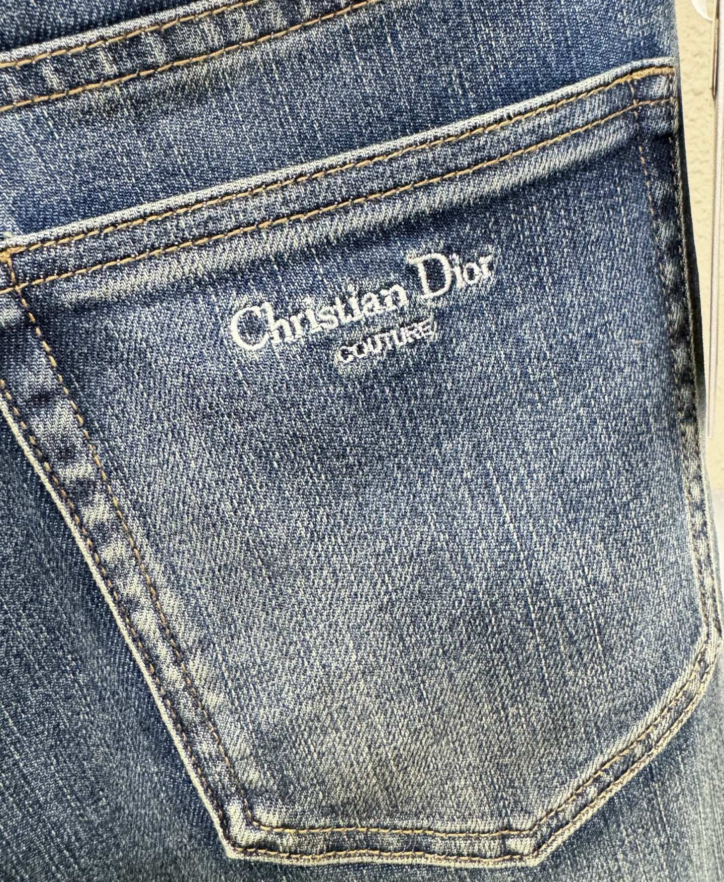 Dior迪奥 2025专柜新品，原版牛仔裤 原版重工打造，品牌经典LOGO设计，三标齐全！原版五金辅料。