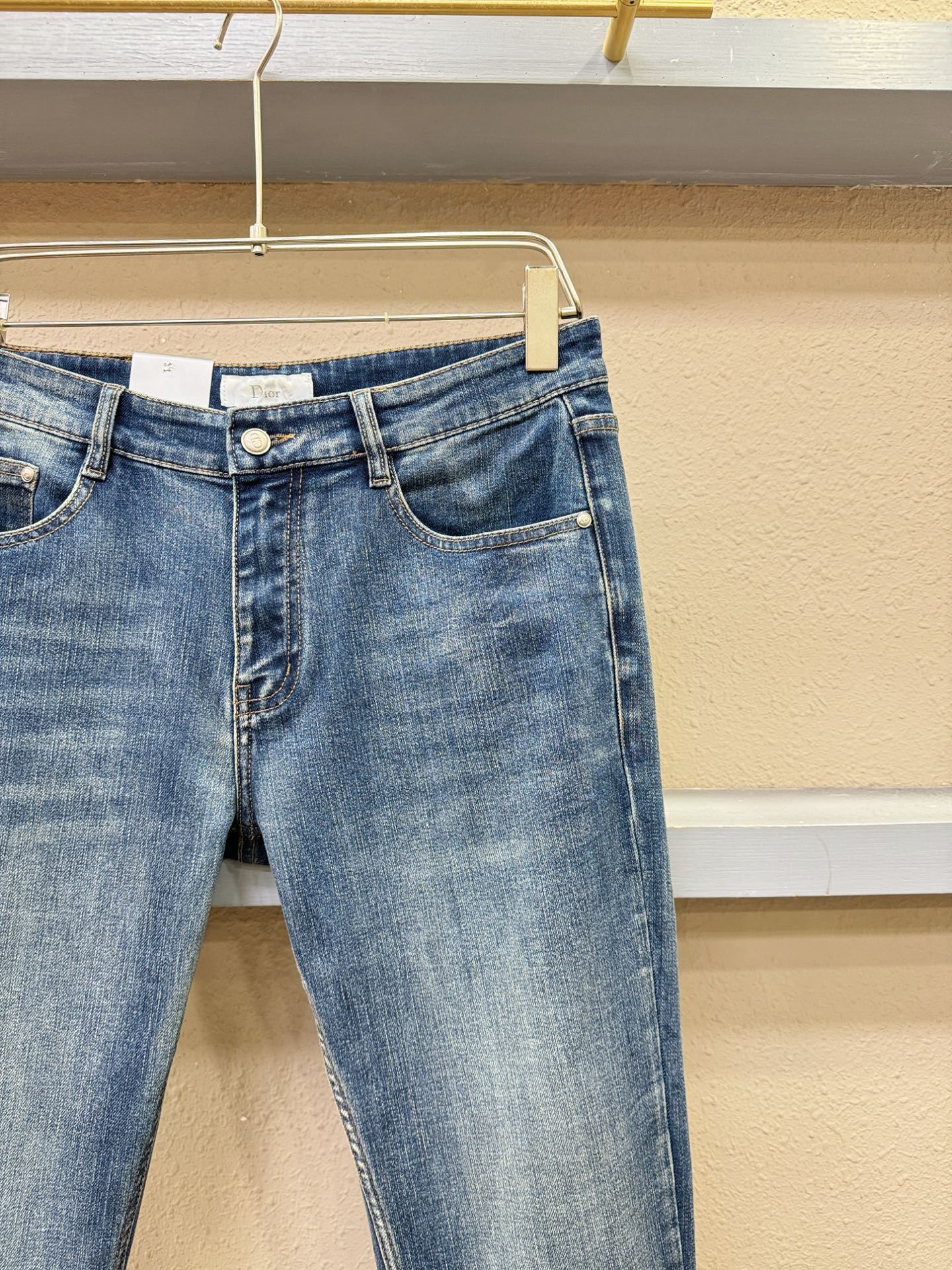 Dior迪奥 2025专柜新品，原版牛仔裤 原版重工打造，品牌经典LOGO设计，三标齐全！原版五金辅料。