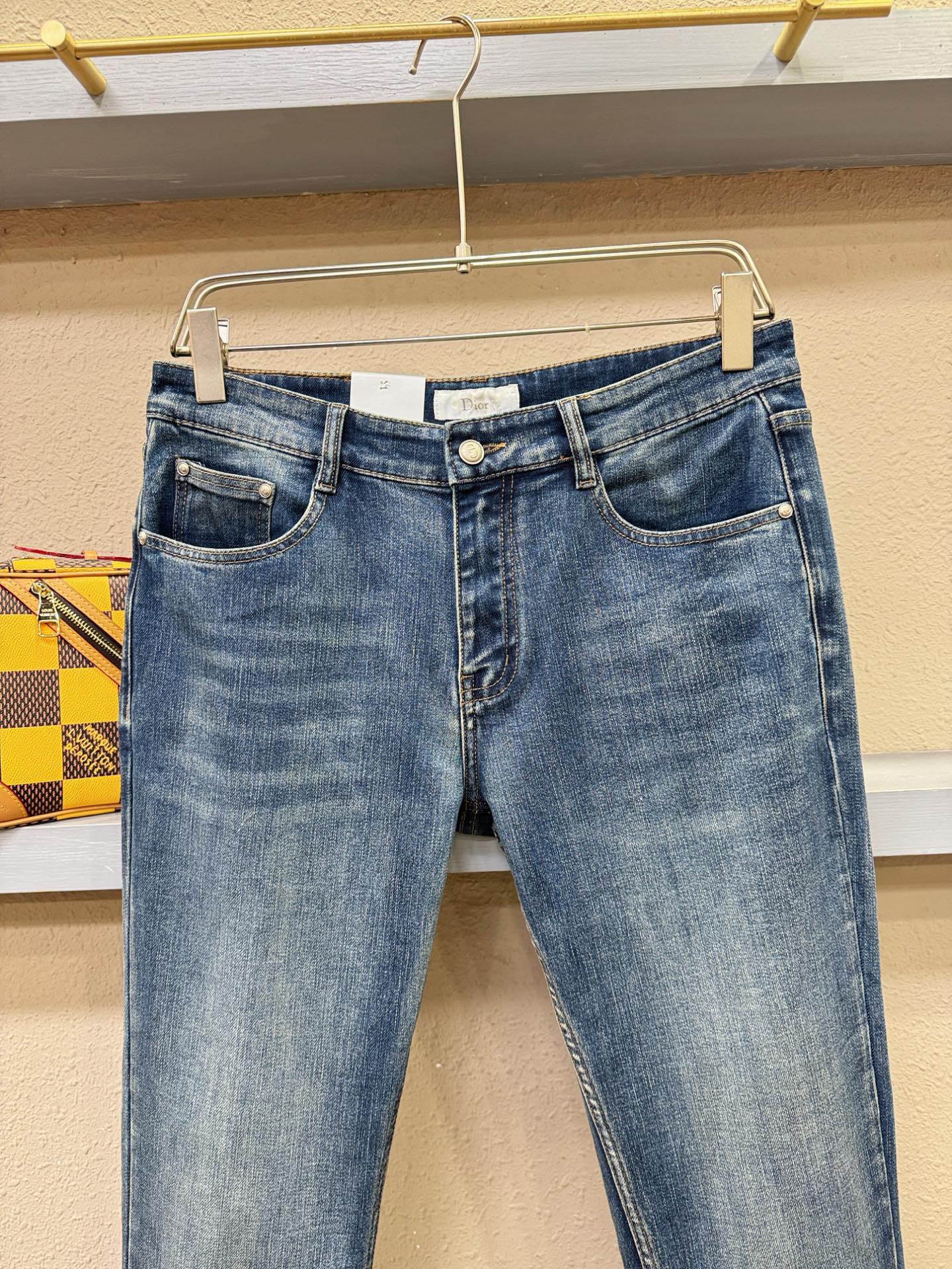 Dior迪奥 2025专柜新品，原版牛仔裤 原版重工打造，品牌经典LOGO设计，三标齐全！原版五金辅料。