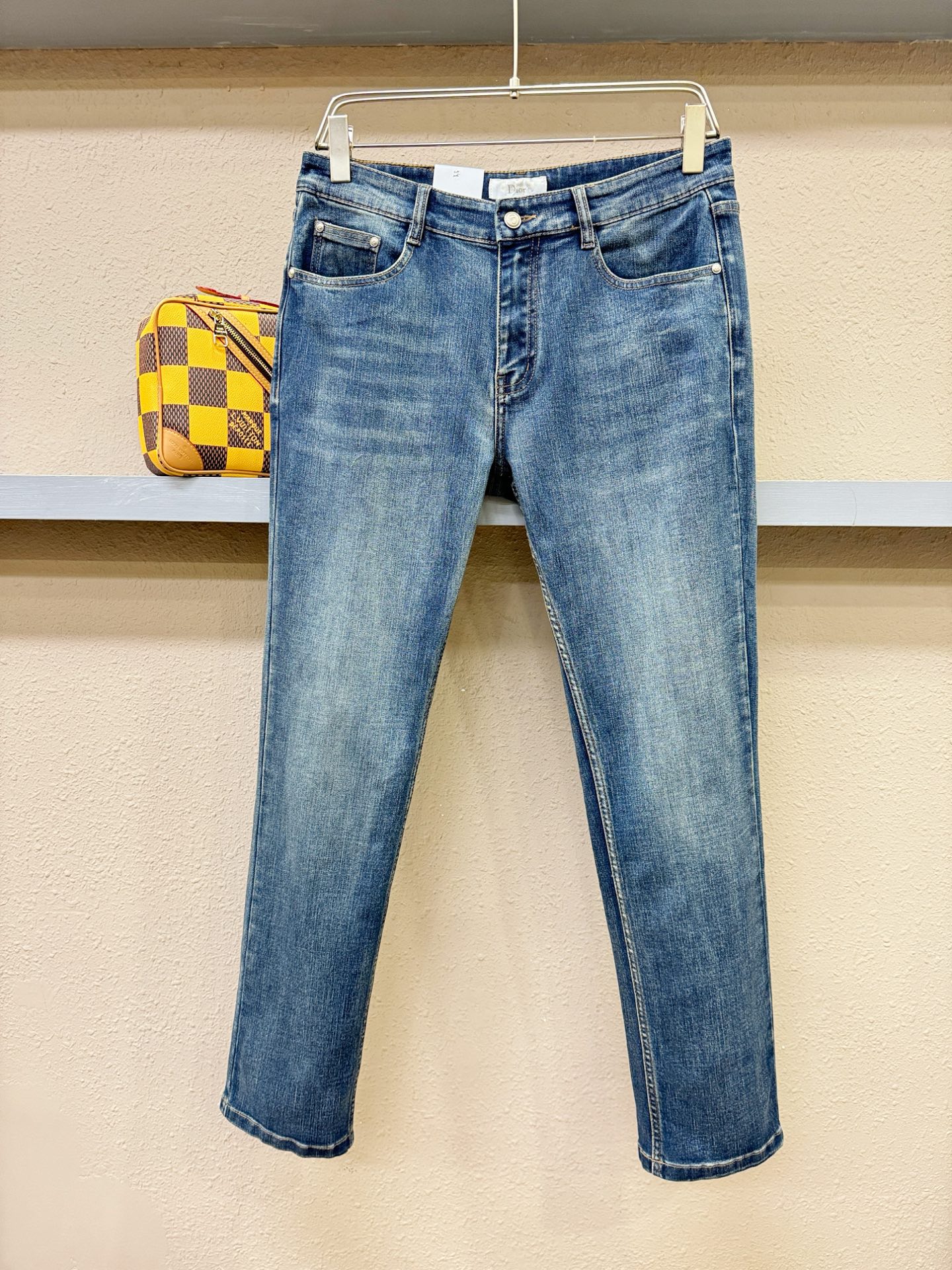 Dior迪奥 2025专柜新品，原版牛仔裤 原版重工打造，品牌经典LOGO设计，三标齐全！原版五金辅料。