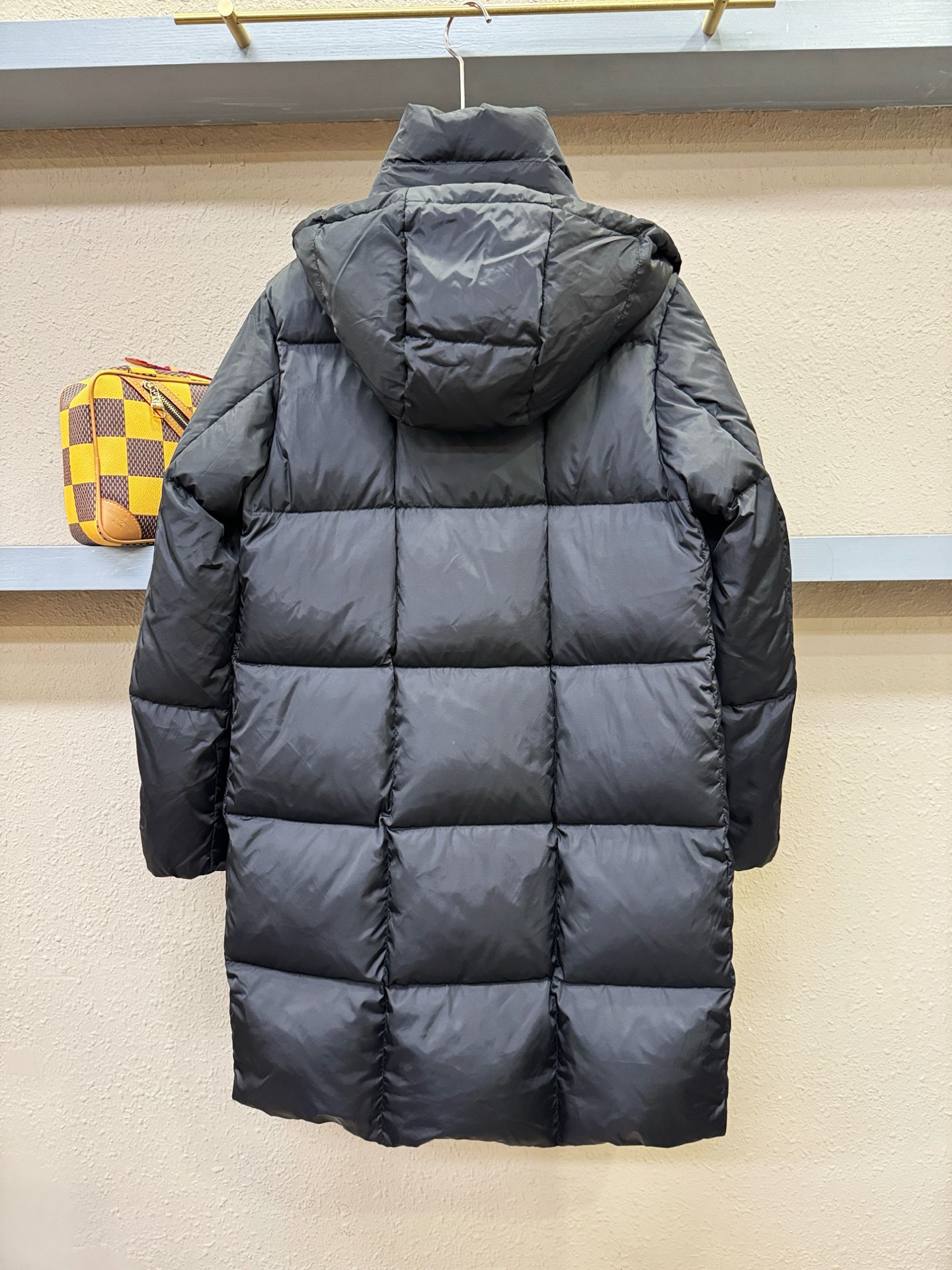 Moncler蒙口 2025新款长款羽绒服，秀场新品，品相非常完美，专柜高科技防水面料，内里90%白鹅绒