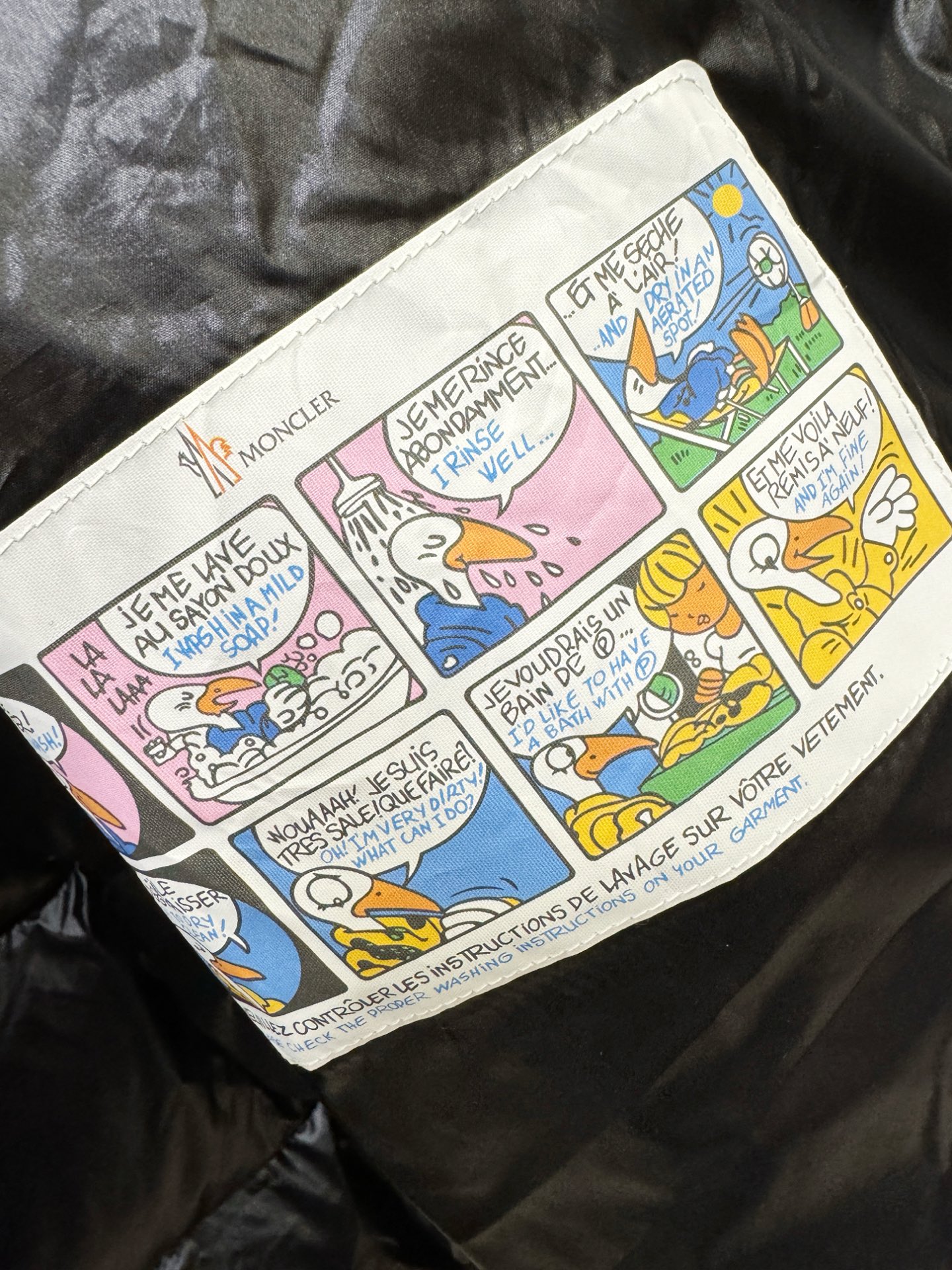 Moncler蒙口 2025新款长款羽绒服，秀场新品，品相非常完美，专柜高科技防水面料，内里90%白鹅绒