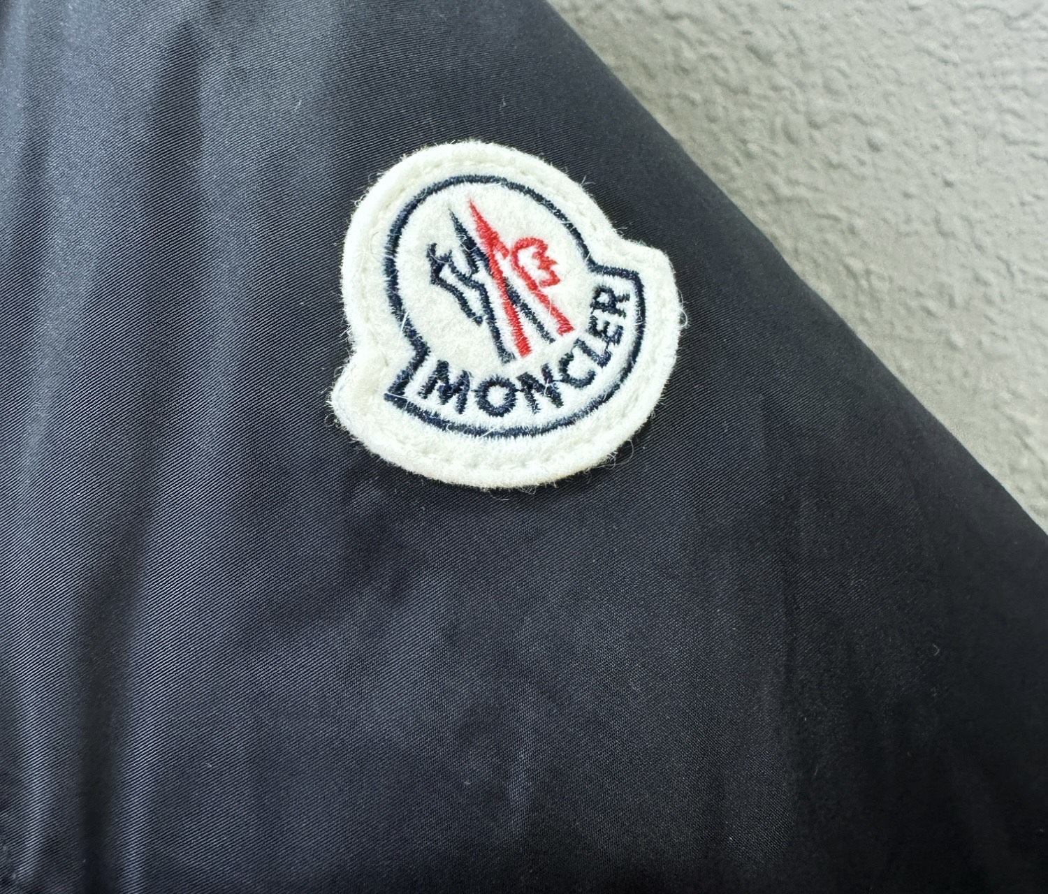 Moncler蒙口 2025新款长款羽绒服，秀场新品，品相非常完美，专柜高科技防水面料，内里90%白鹅绒