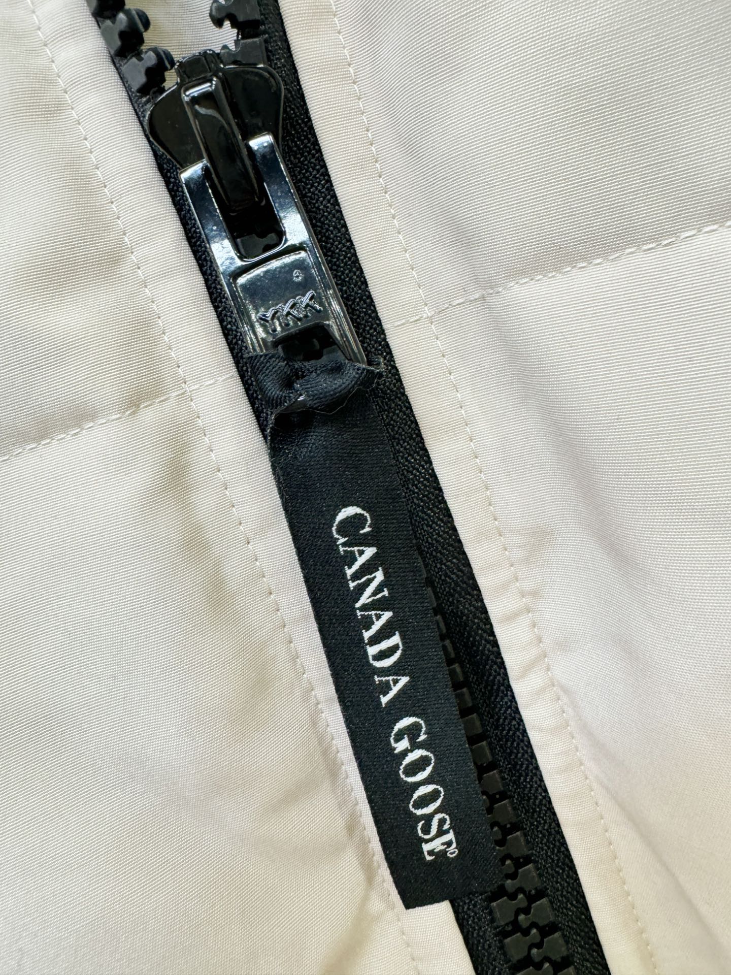 加拿大鹅 品牌Canada Goose 2025新款长款羽绒服，秀场新品，品相非常完美，专柜高科技防水面