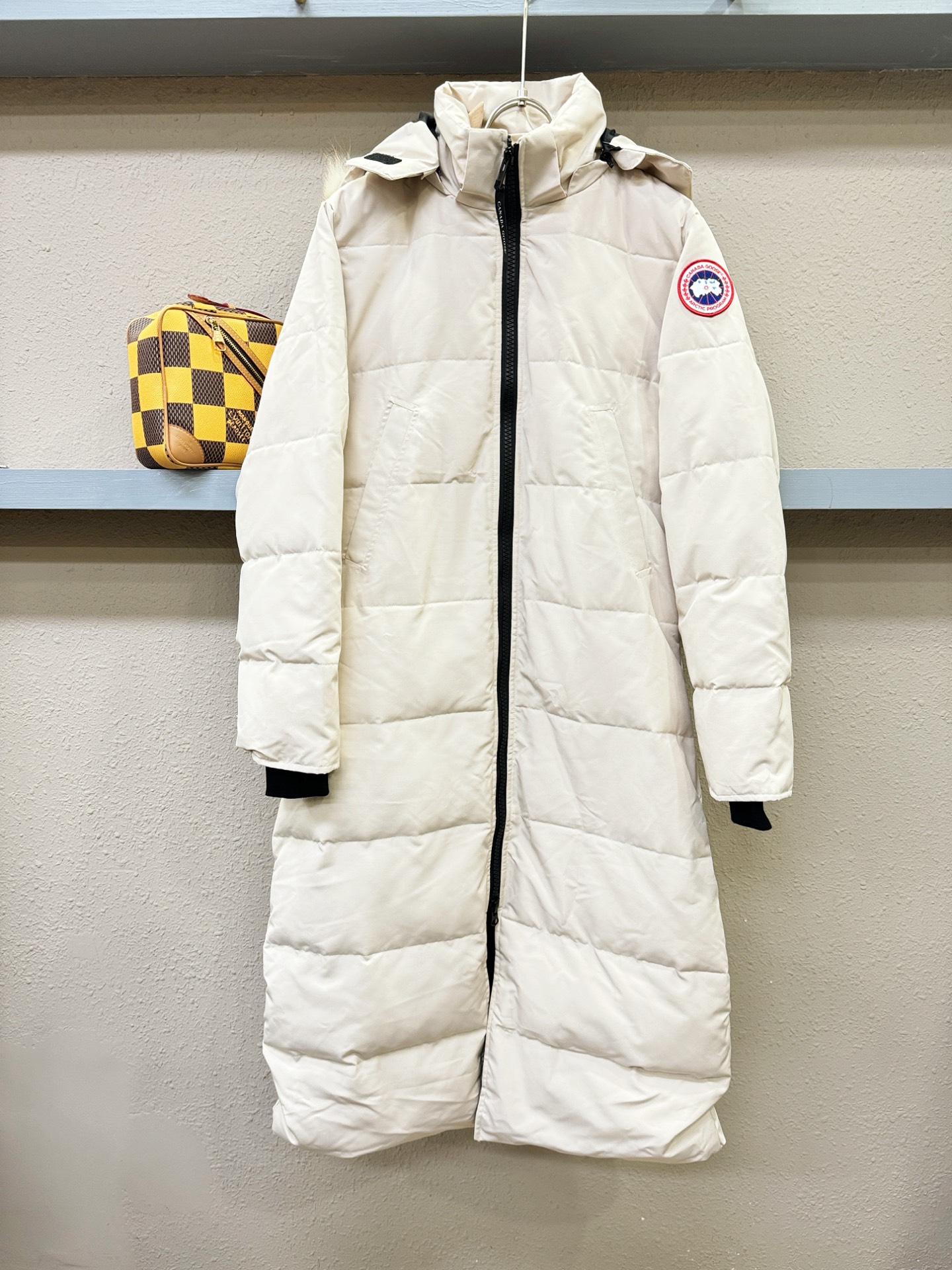 加拿大鹅 品牌Canada Goose 2025新款长款羽绒服，秀场新品，品相非常完美，专柜高科技防水面