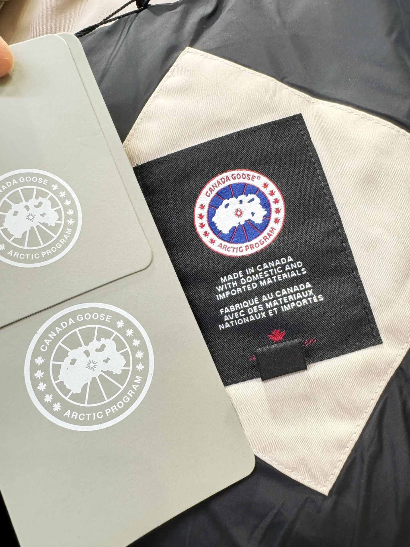 加拿大鹅 品牌Canada Goose 2025新款长款羽绒服，秀场新品，品相非常完美，专柜高科技防水面