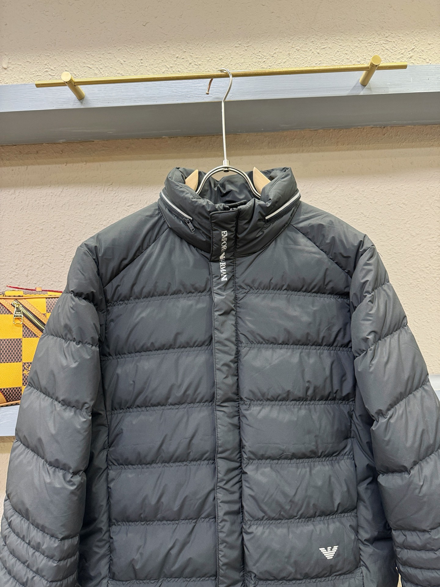 Armani 阿玛尼 2025新款羽绒服，秀场新品，品相非常完美，专柜高科技防水面料，内里90%白鹅绒填