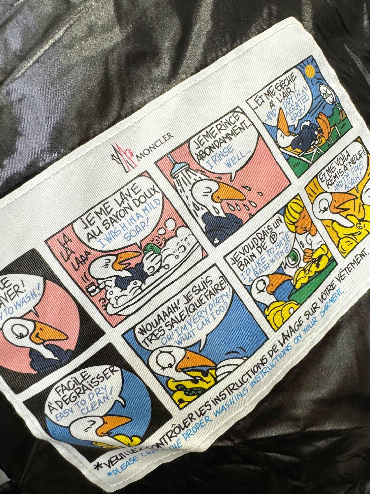 Moncler蒙口 2025新款长款羽绒服，秀场新品，品相非常完美，专柜高科技防水面料，内里90%白鹅绒