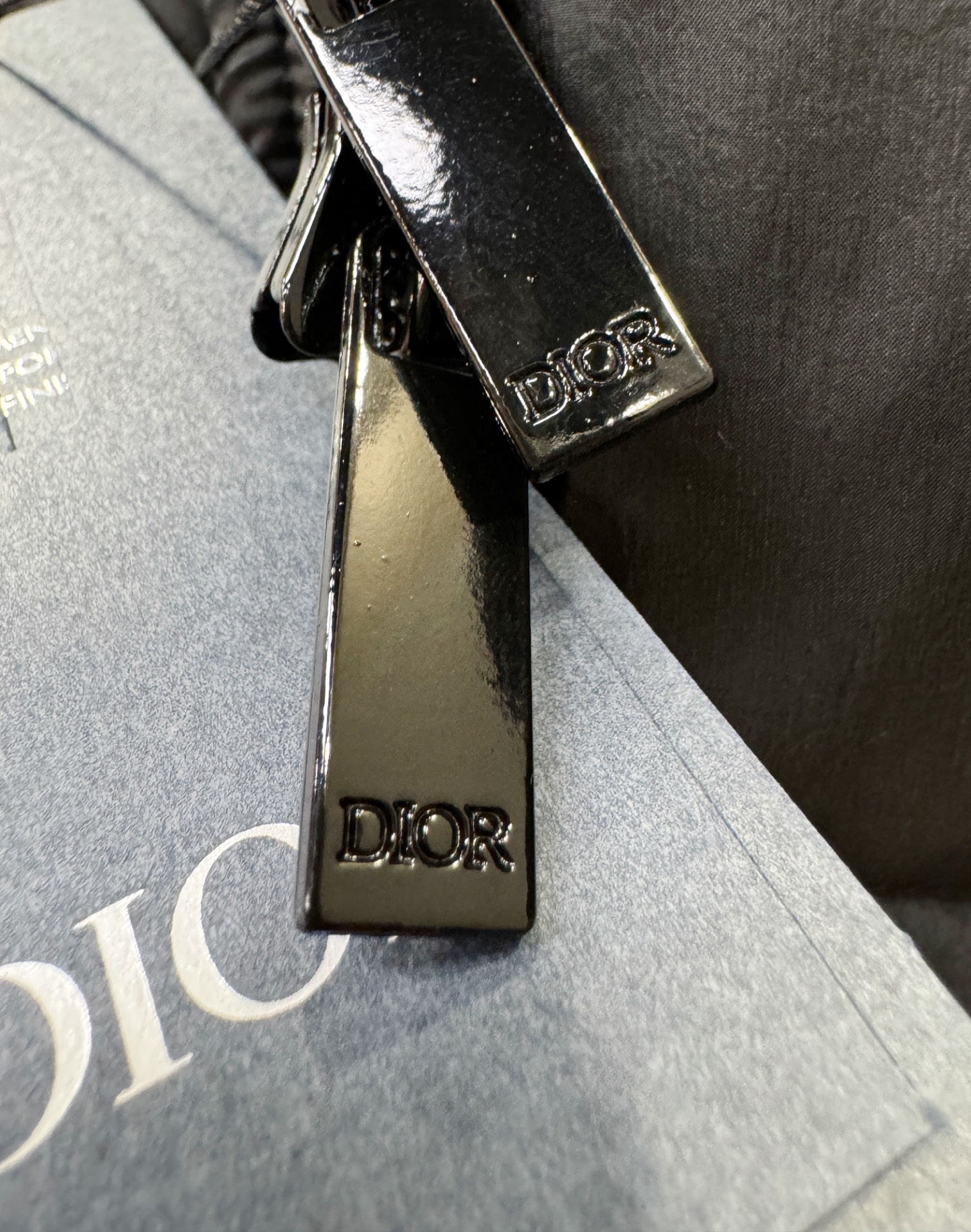 Dior迪奥 2025新款羽绒服，秀场新品，品相非常完美，专柜高科技防水面料，内里90%白鹅绒填充，舒适