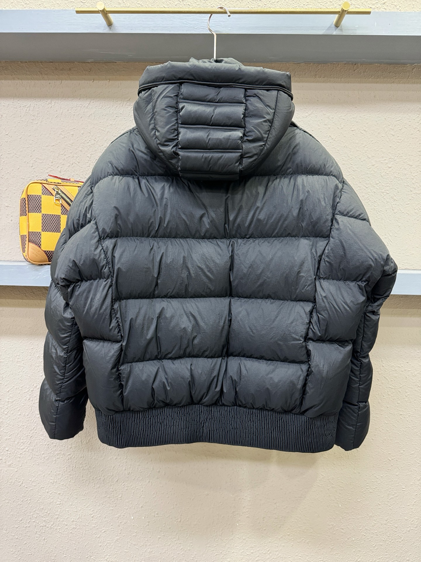 Dior迪奥 2025新款羽绒服，秀场新品，品相非常完美，专柜高科技防水面料，内里90%白鹅绒填充，舒适