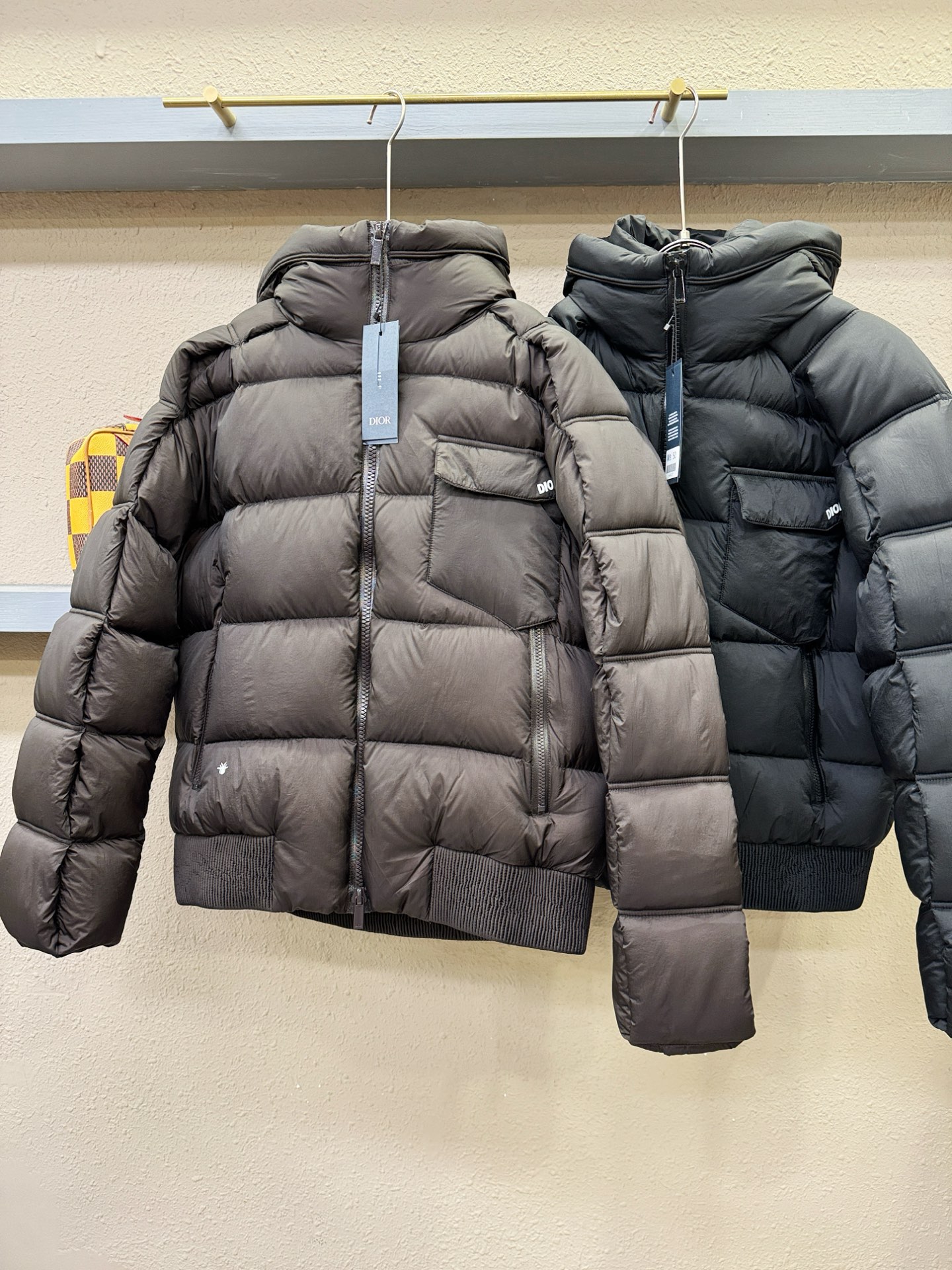 Dior迪奥 2025新款羽绒服，秀场新品，品相非常完美，专柜高科技防水面料，内里90%白鹅绒填充，舒适