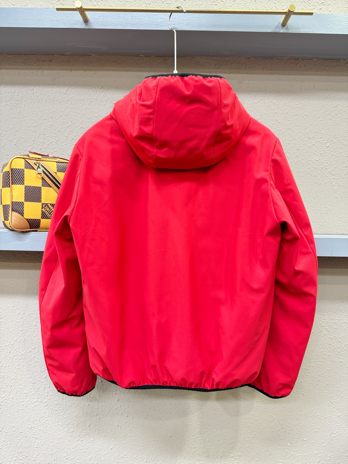 Moncler蒙口 2025新款羽绒服秀场新品，品相非常完美，专柜高科技防水面料，内里90%白鹅绒填充，