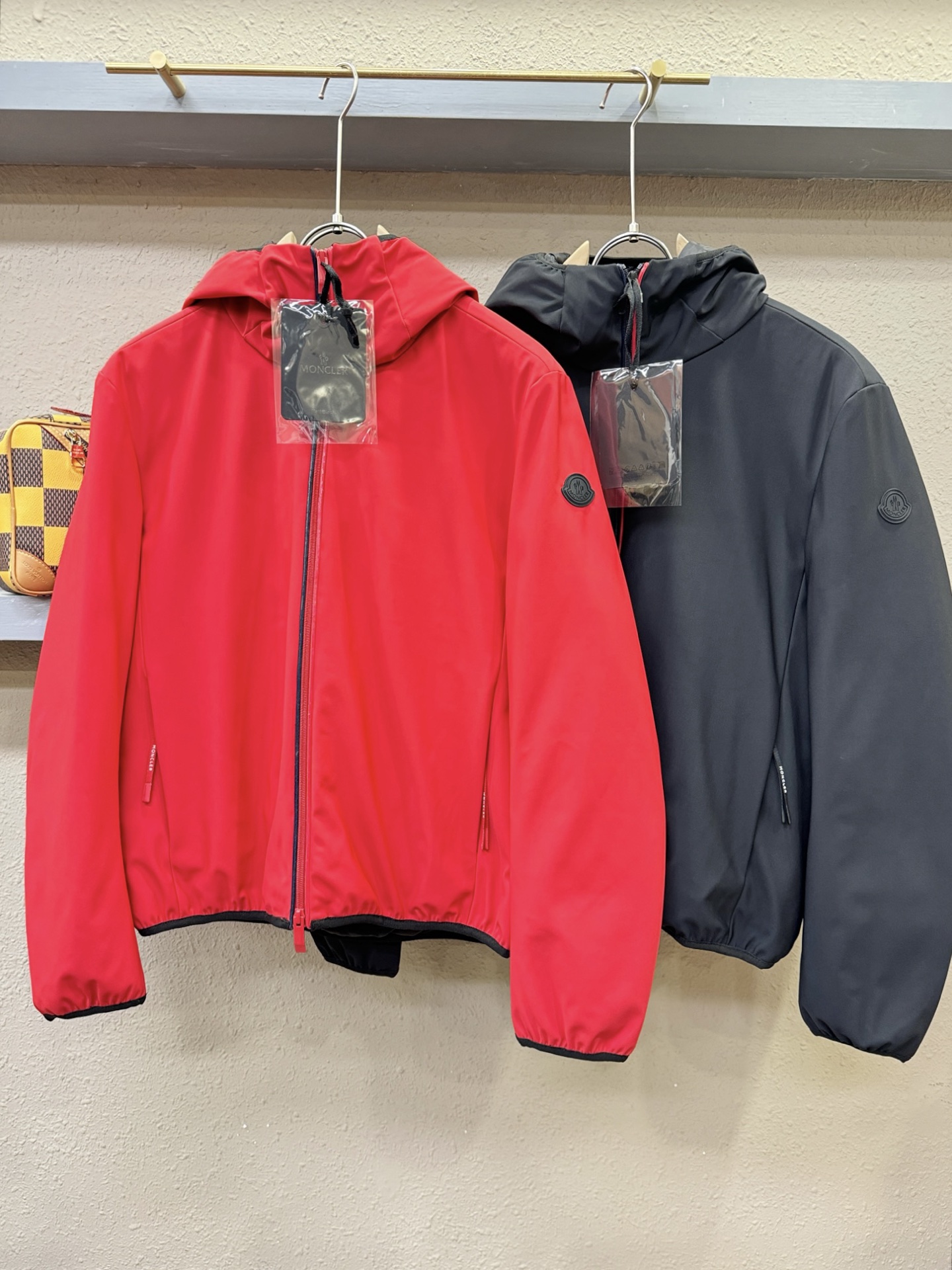 Moncler蒙口 2025新款羽绒服秀场新品，品相非常完美，专柜高科技防水面料，内里90%白鹅绒填充，