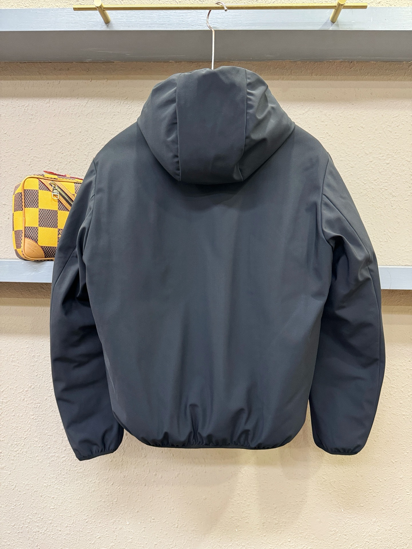 Moncler蒙口 2025新款羽绒服秀场新品，品相非常完美，专柜高科技防水面料，内里90%白鹅绒填充，