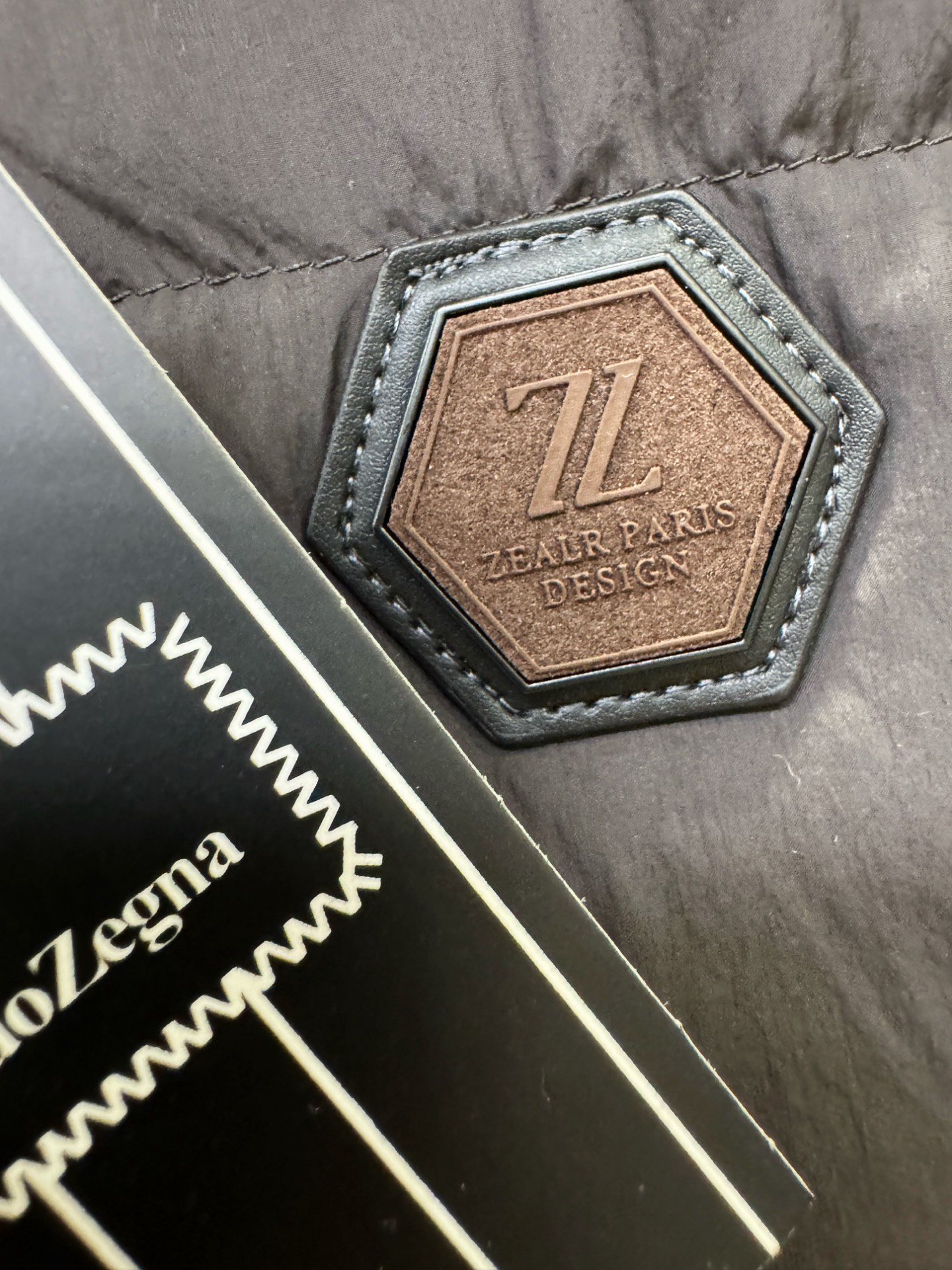 Ermenegildo Zeg*a杰*亚 2025新款羽绒服，秀场新品，品相非常完美，专柜高科技防水面料