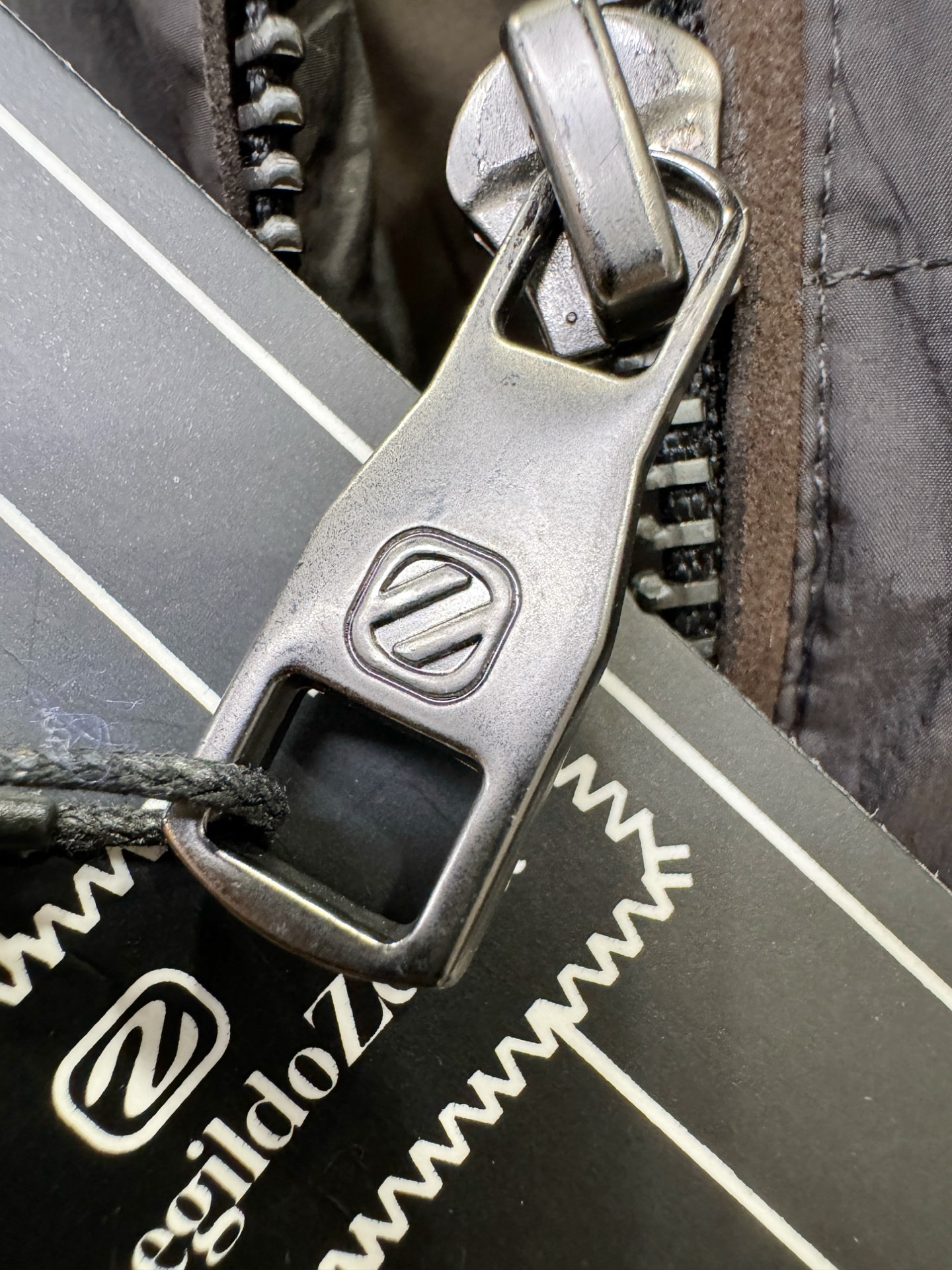 Ermenegildo Zeg*a杰*亚 2025新款羽绒服，秀场新品，品相非常完美，专柜高科技防水面料