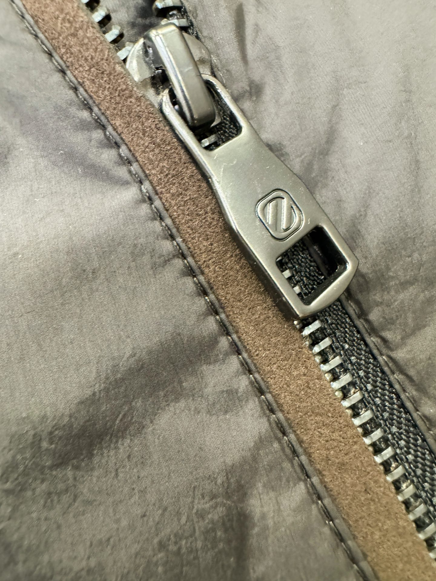 Ermenegildo Zeg*a杰*亚 2025新款羽绒服，秀场新品，品相非常完美，专柜高科技防水面料