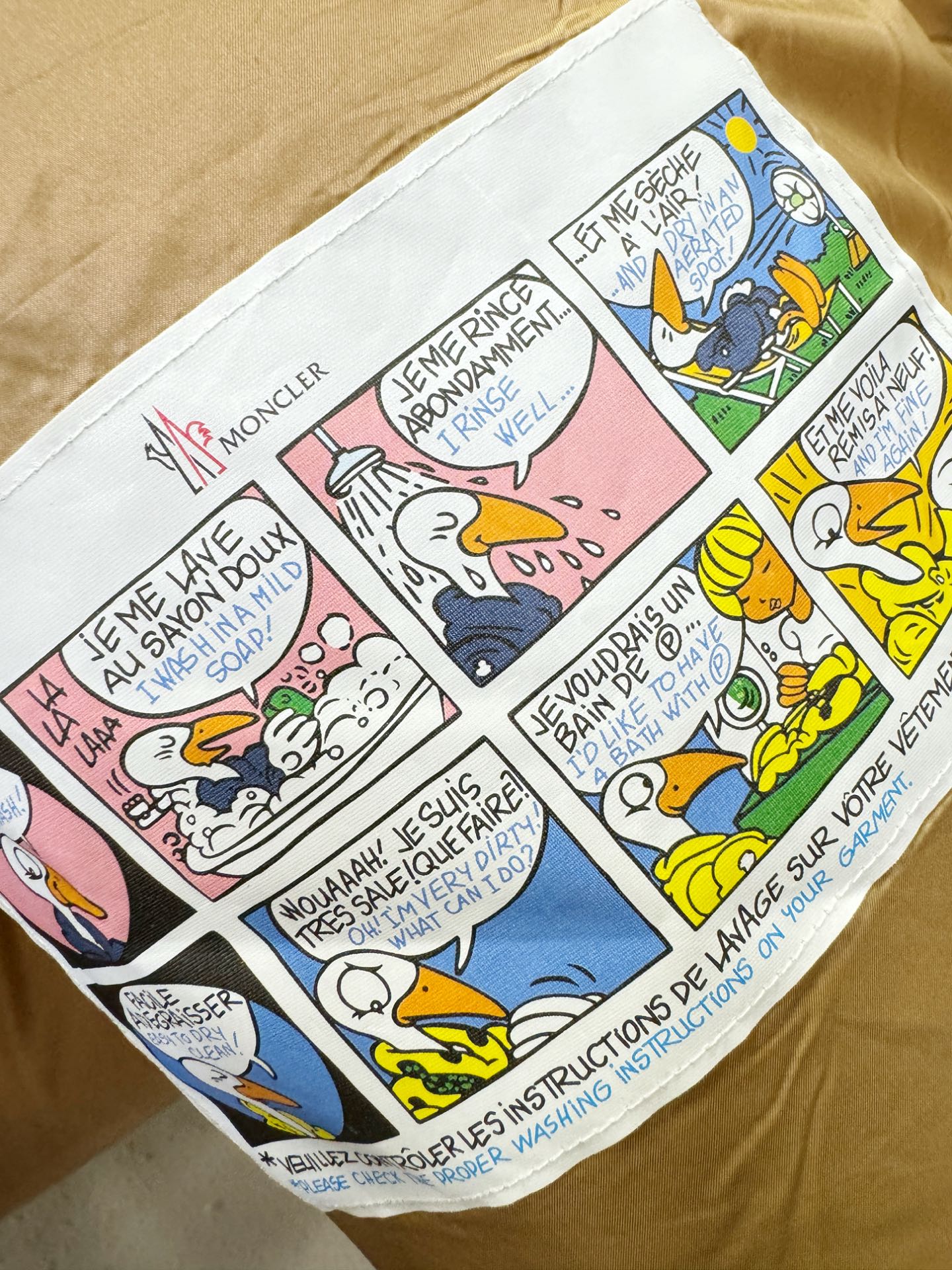 Moncler蒙口 2025新款长款羽绒服，秀场新品，品相非常完美，专柜高科技防水面料，内里90%白鹅绒