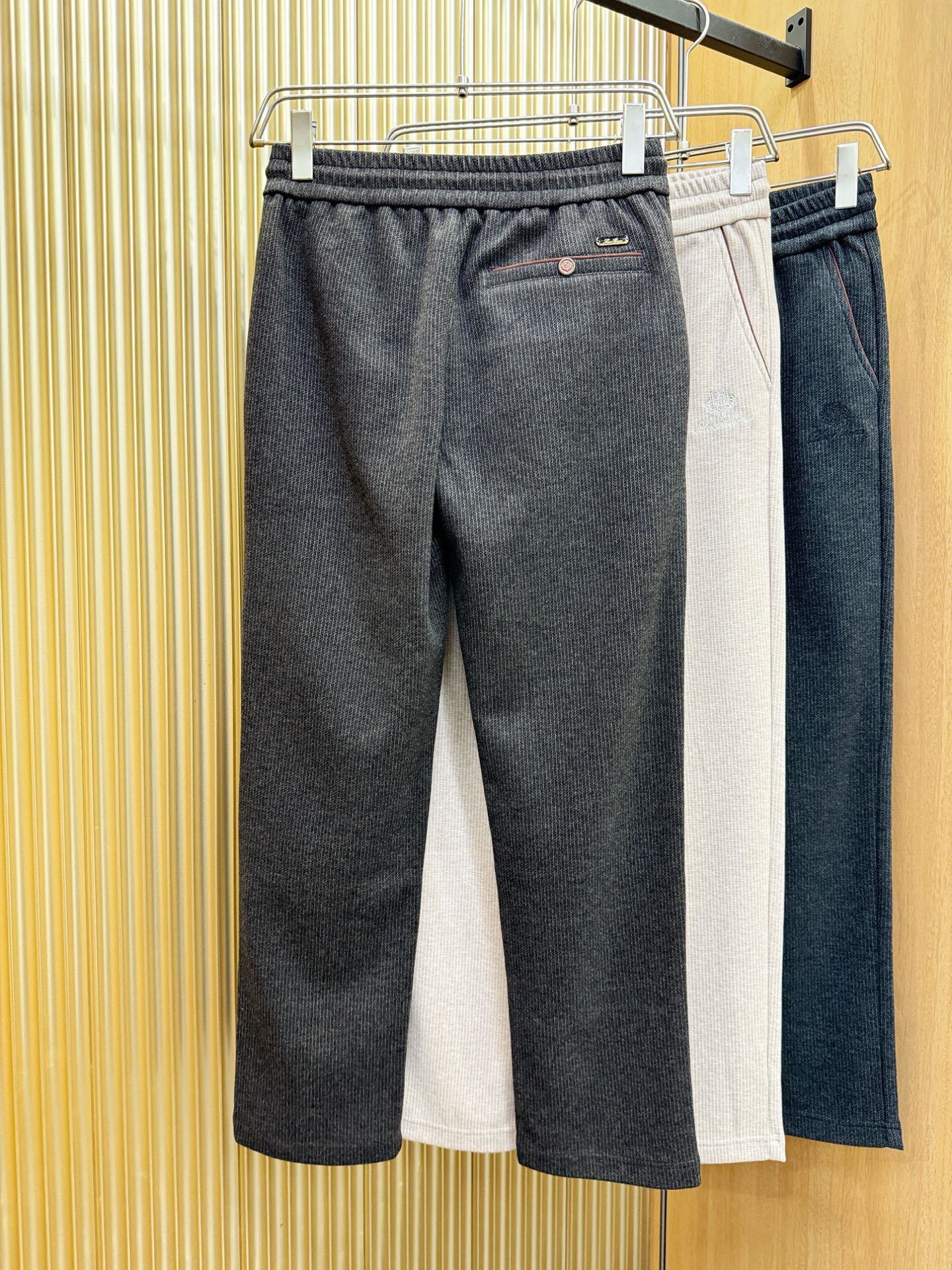 Loro Piana诺悠翩雅 2025秋冬超火爆休闲裤，选用欧洲进口羊毛面料，柔软舒适有质感，原版五金配