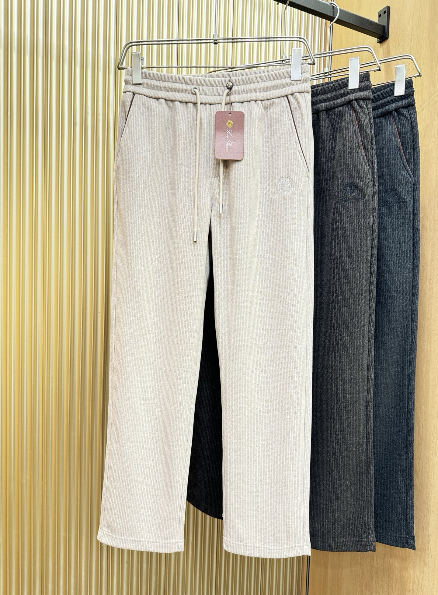 Loro Piana诺悠翩雅 2025秋冬超火爆休闲裤，选用欧洲进口羊毛面料，柔软舒适有质感，原版五金配