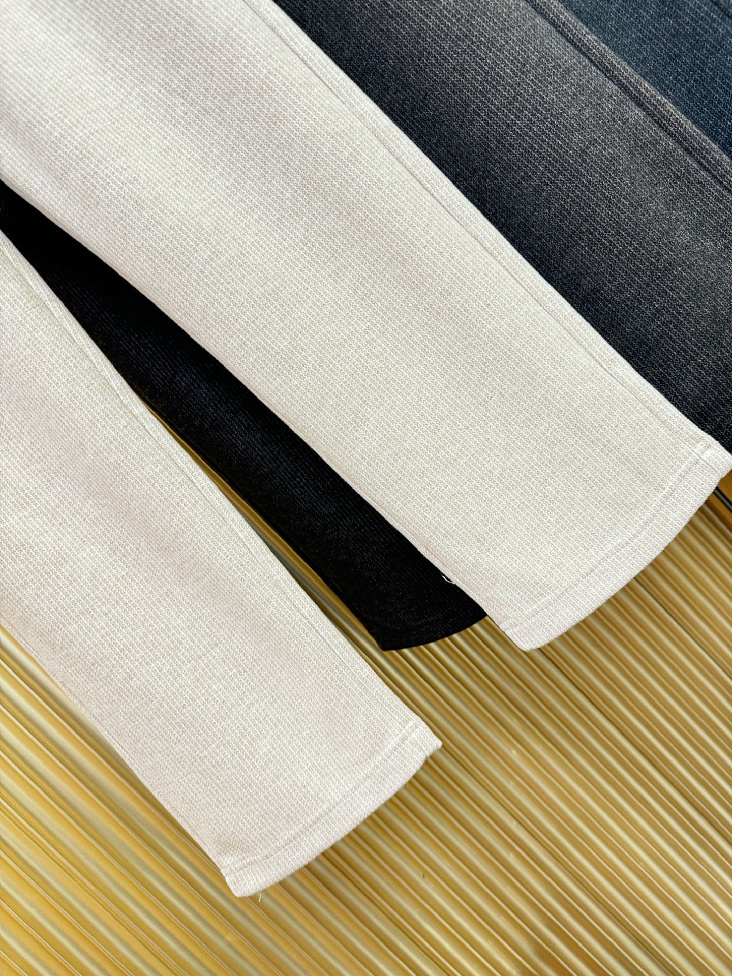 Loro Piana诺悠翩雅 2025秋冬超火爆休闲裤，选用欧洲进口羊毛面料，柔软舒适有质感，原版五金配