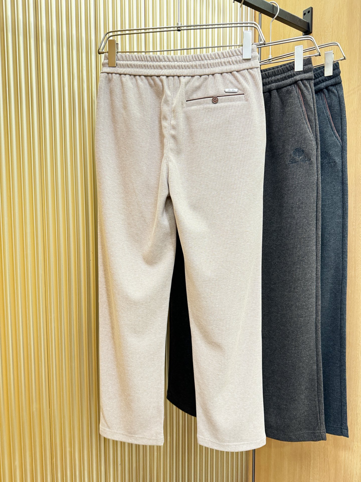 Loro Piana诺悠翩雅 2025秋冬超火爆休闲裤，选用欧洲进口羊毛面料，柔软舒适有质感，原版五金配