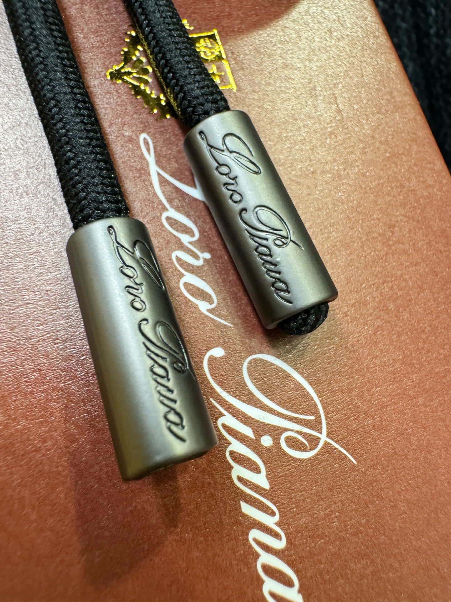 Loro Piana诺悠翩雅 2025秋冬超火爆休闲裤，选用欧洲进口羊毛面料，柔软舒适有质感，原版五金配