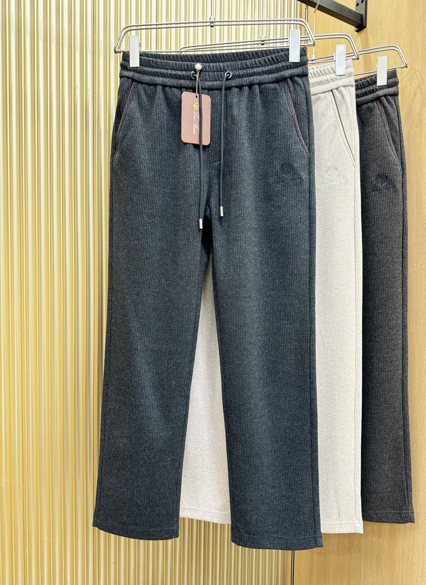 Loro Piana诺悠翩雅 2025秋冬超火爆休闲裤，选用欧洲进口羊毛面料，柔软舒适有质感，原版五金配