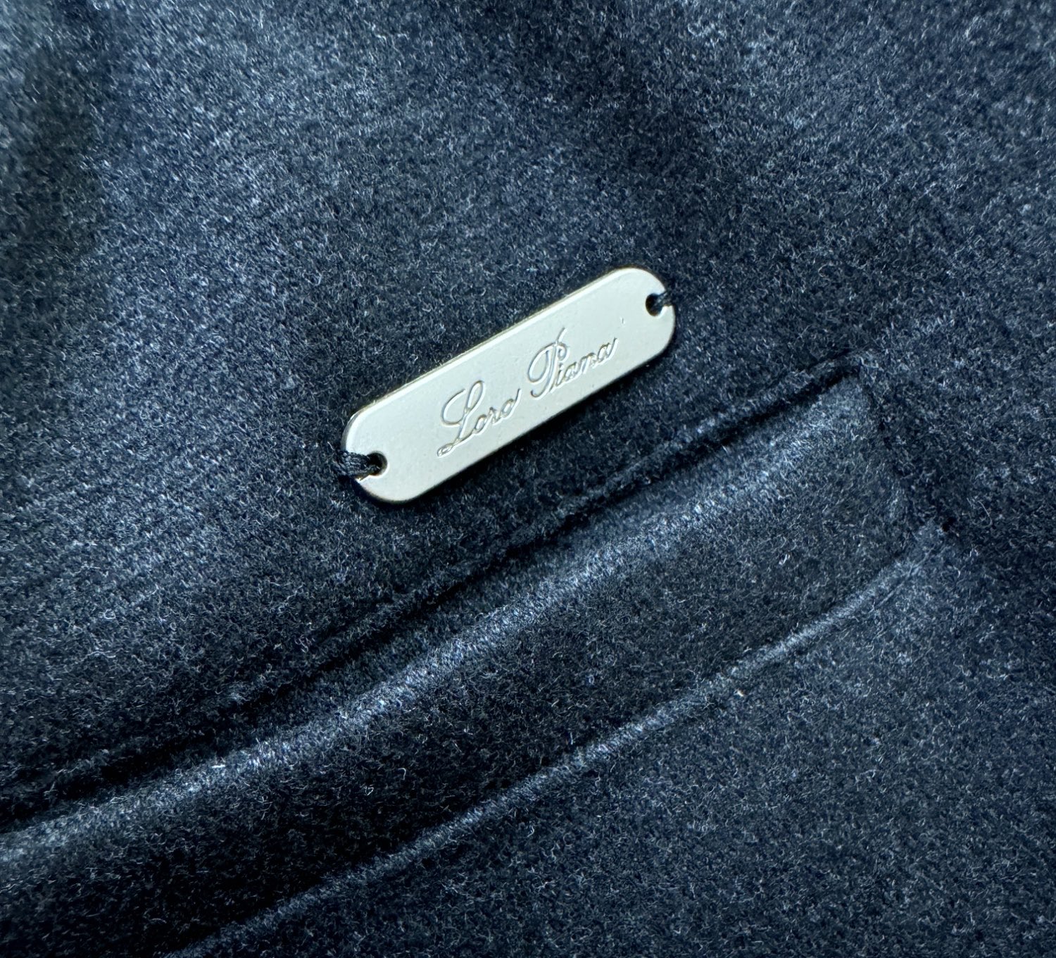 Loro Piana诺悠翩雅 2025秋冬超火爆休闲裤，选用欧洲进口羊毛面料，柔软舒适有质感，原版五金配