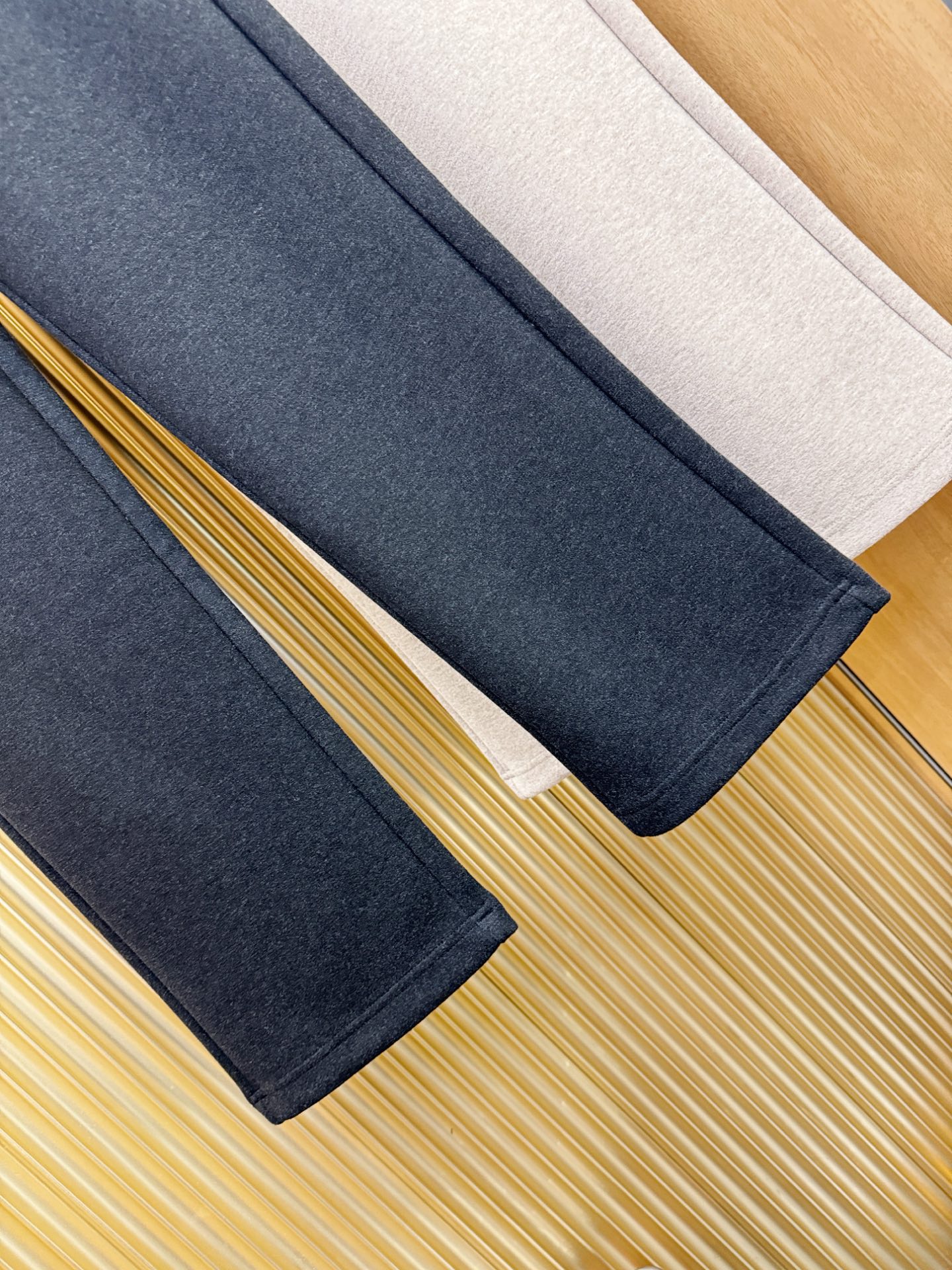 Loro Piana诺悠翩雅 2025秋冬超火爆休闲裤，选用欧洲进口羊毛面料，柔软舒适有质感，原版五金配