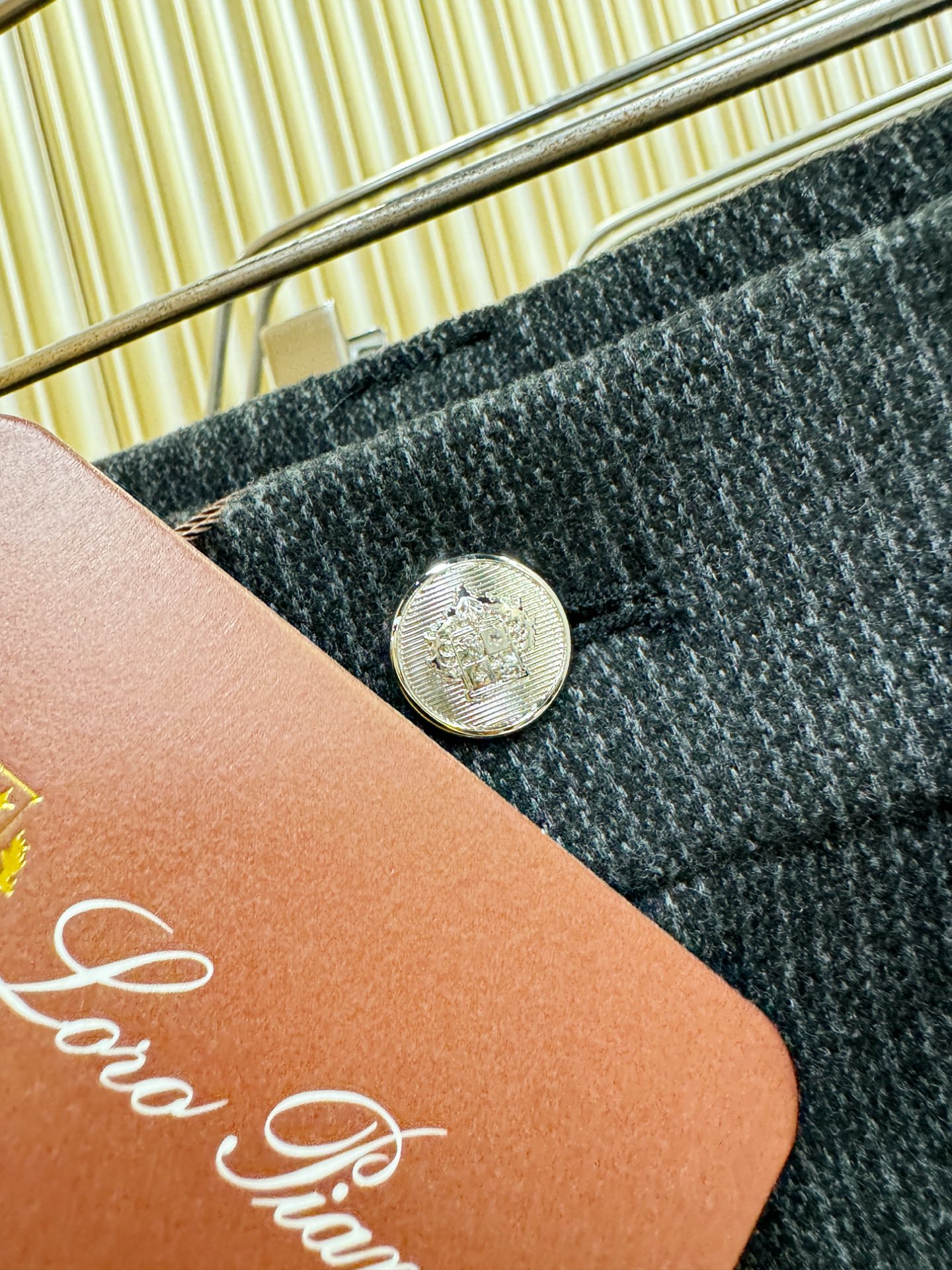 Loro Piana诺悠翩雅 2025秋冬超火爆休闲裤，选用欧洲进口羊毛面料，柔软舒适有质感，原版五金配