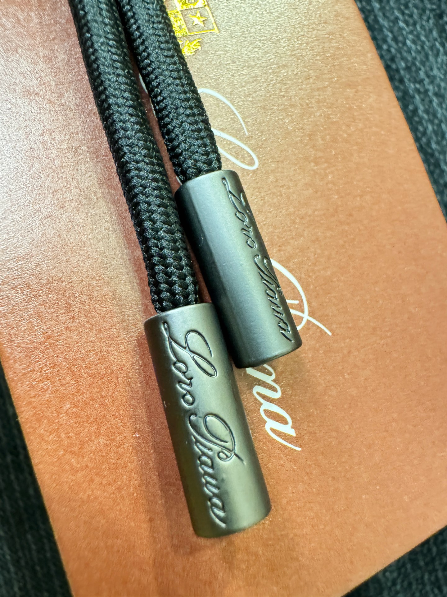 Loro Piana诺悠翩雅 2025秋冬超火爆休闲裤，选用欧洲进口羊毛面料，柔软舒适有质感，原版五金配