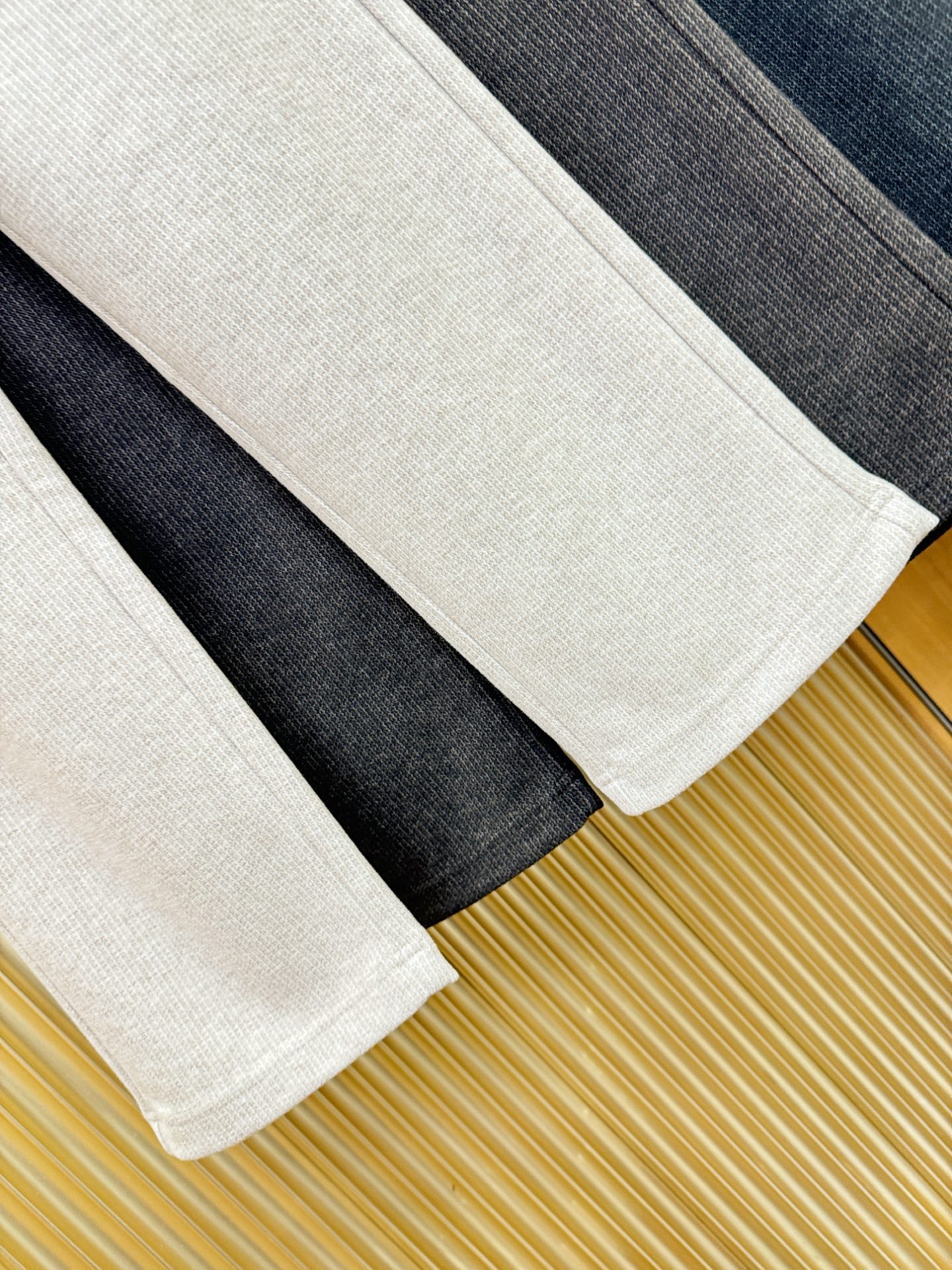 Loro Piana诺悠翩雅 2025秋冬超火爆休闲裤，选用欧洲进口羊毛面料，柔软舒适有质感，原版五金配