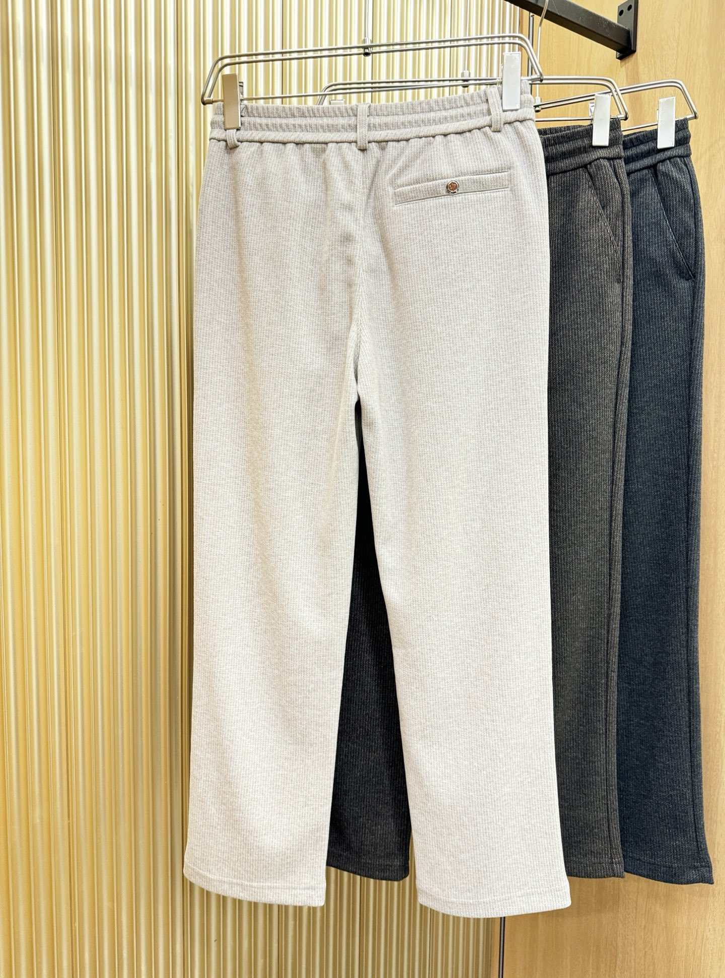 Loro Piana诺悠翩雅 2025秋冬超火爆休闲裤，选用欧洲进口羊毛面料，柔软舒适有质感，原版五金配