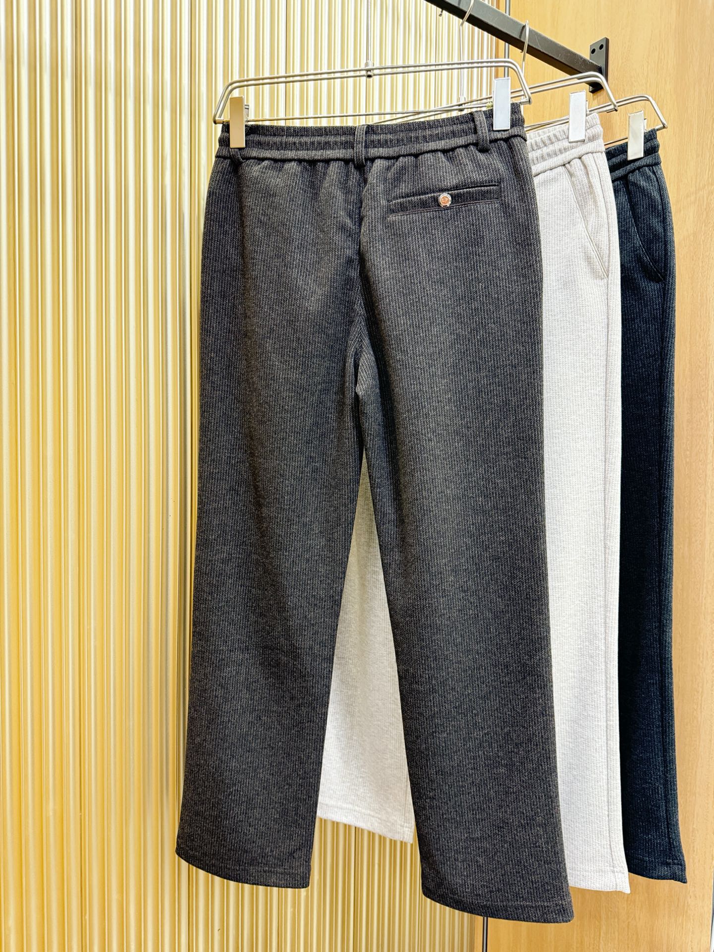 Loro Piana诺悠翩雅 2025秋冬超火爆休闲裤，选用欧洲进口羊毛面料，柔软舒适有质感，原版五金配