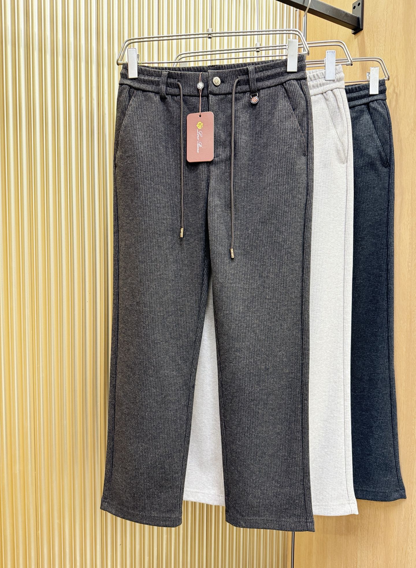 Loro Piana诺悠翩雅 2025秋冬超火爆休闲裤，选用欧洲进口羊毛面料，柔软舒适有质感，原版五金配