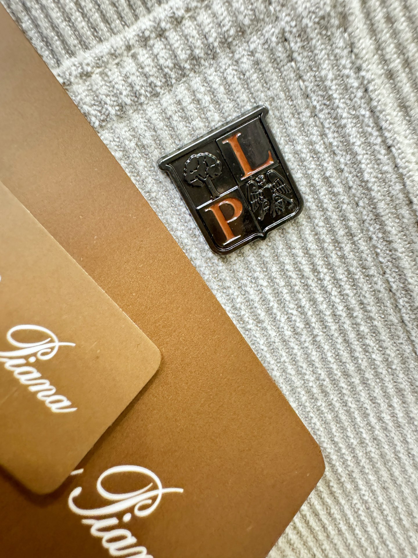 Loro Piana诺悠翩雅 2025秋冬超火爆休闲裤，灯芯绒面料，柔软舒适有质感，原版五金配件，非常炫