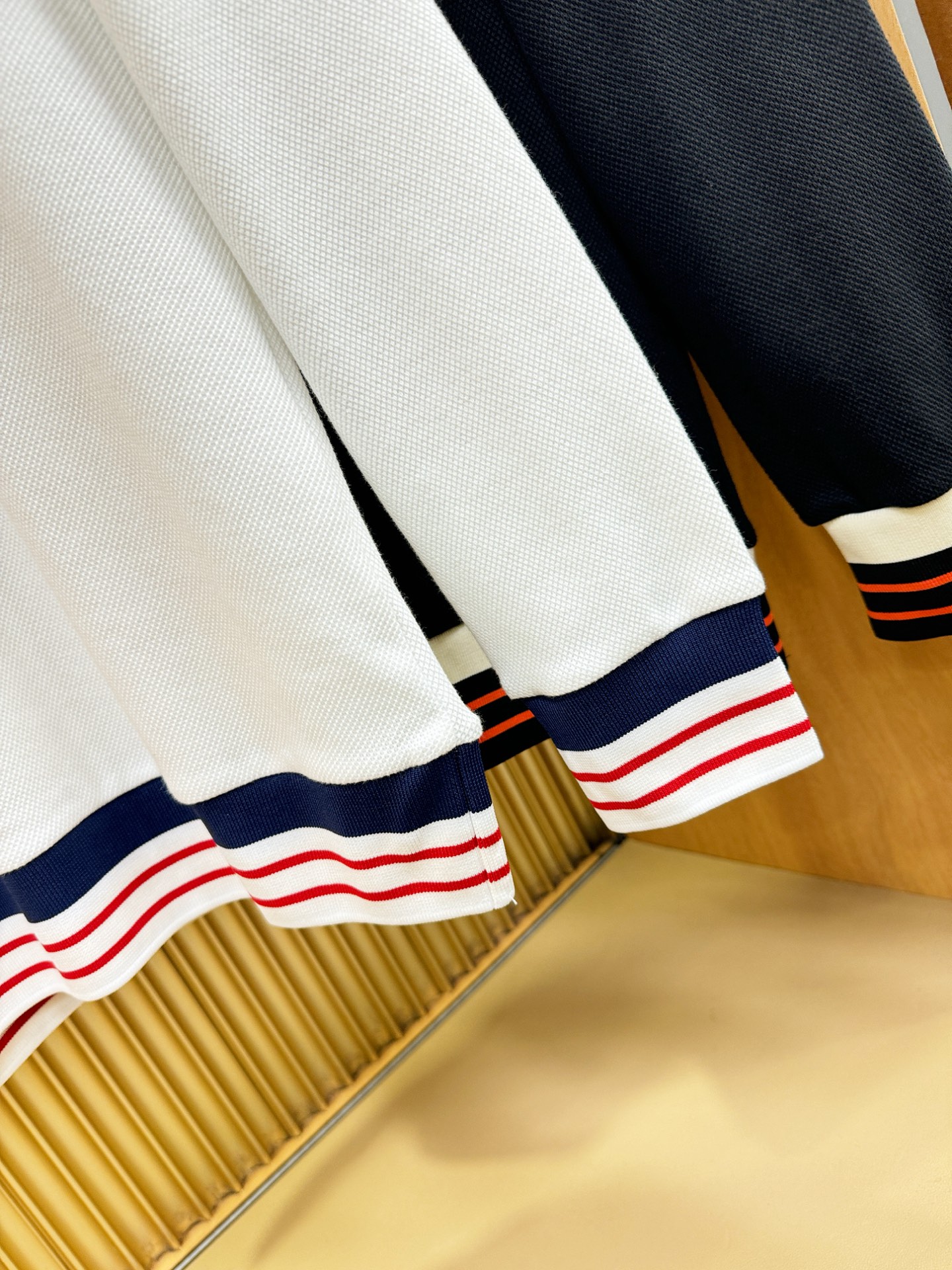 Moncler蒙口 2025秋季新品，官网同步 经典大气百搭Polo领长袖T恤，顶级原版面料，质感细腻 