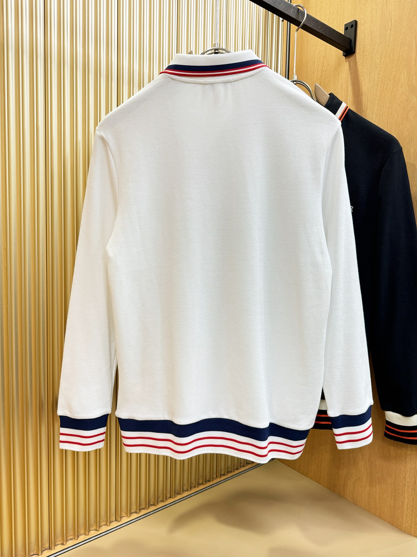 Moncler蒙口 2025秋季新品，官网同步 经典大气百搭Polo领长袖T恤，顶级原版面料，质感细腻 