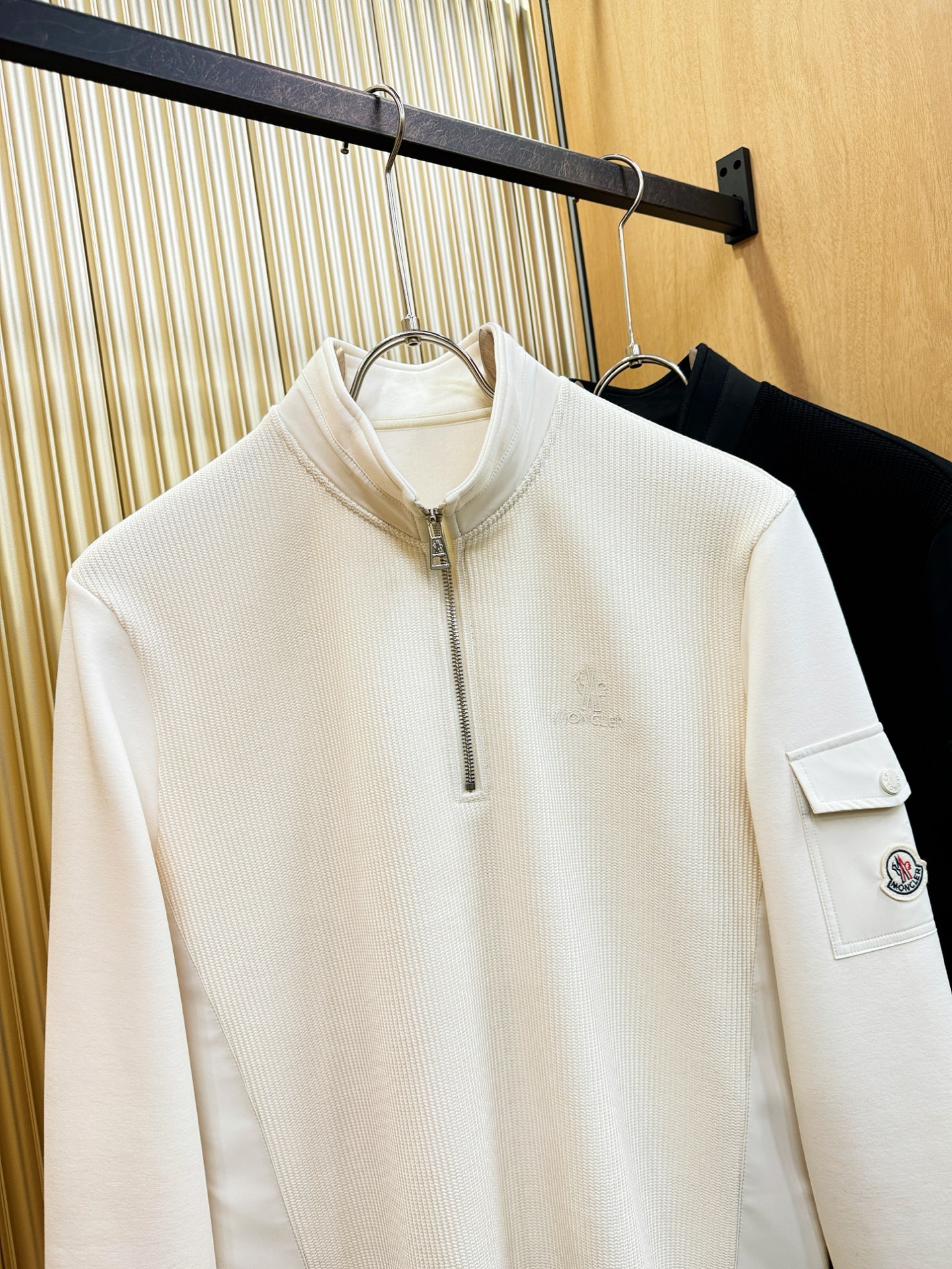 Moncler蒙口 2025ss秋冬新品 抓绒长袖卫衣，经典Logo设计，百搭款 官网同步发售 定制面料