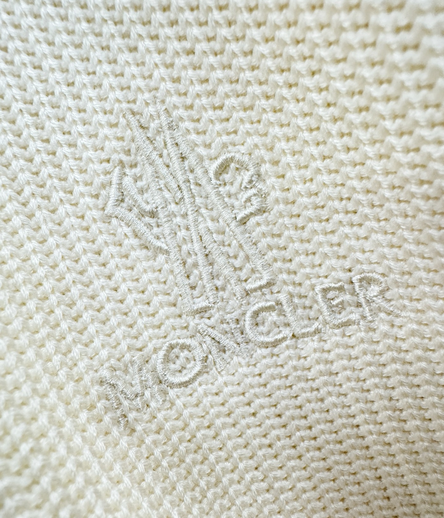 Moncler蒙口 2025ss秋冬新品 抓绒长袖卫衣，经典Logo设计，百搭款 官网同步发售 定制面料